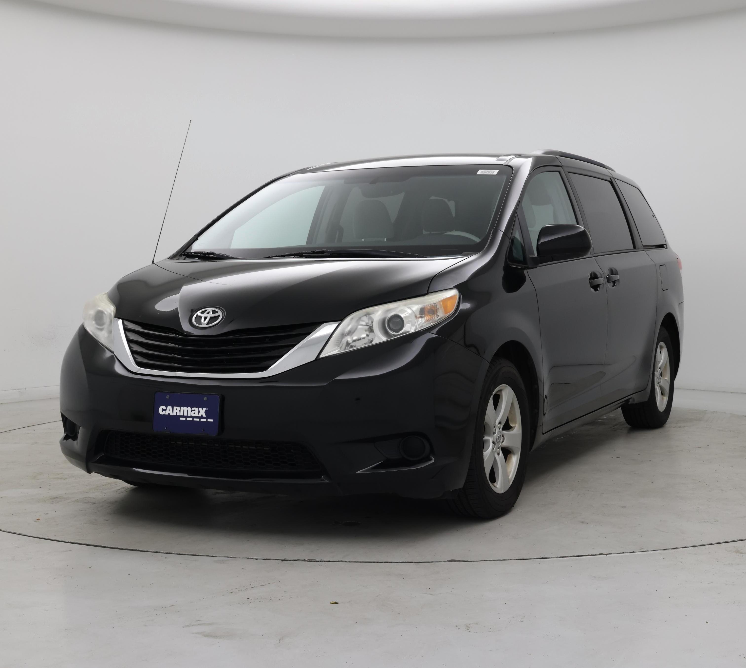 Thumbnail: 2014 Toyota Sienna - 4