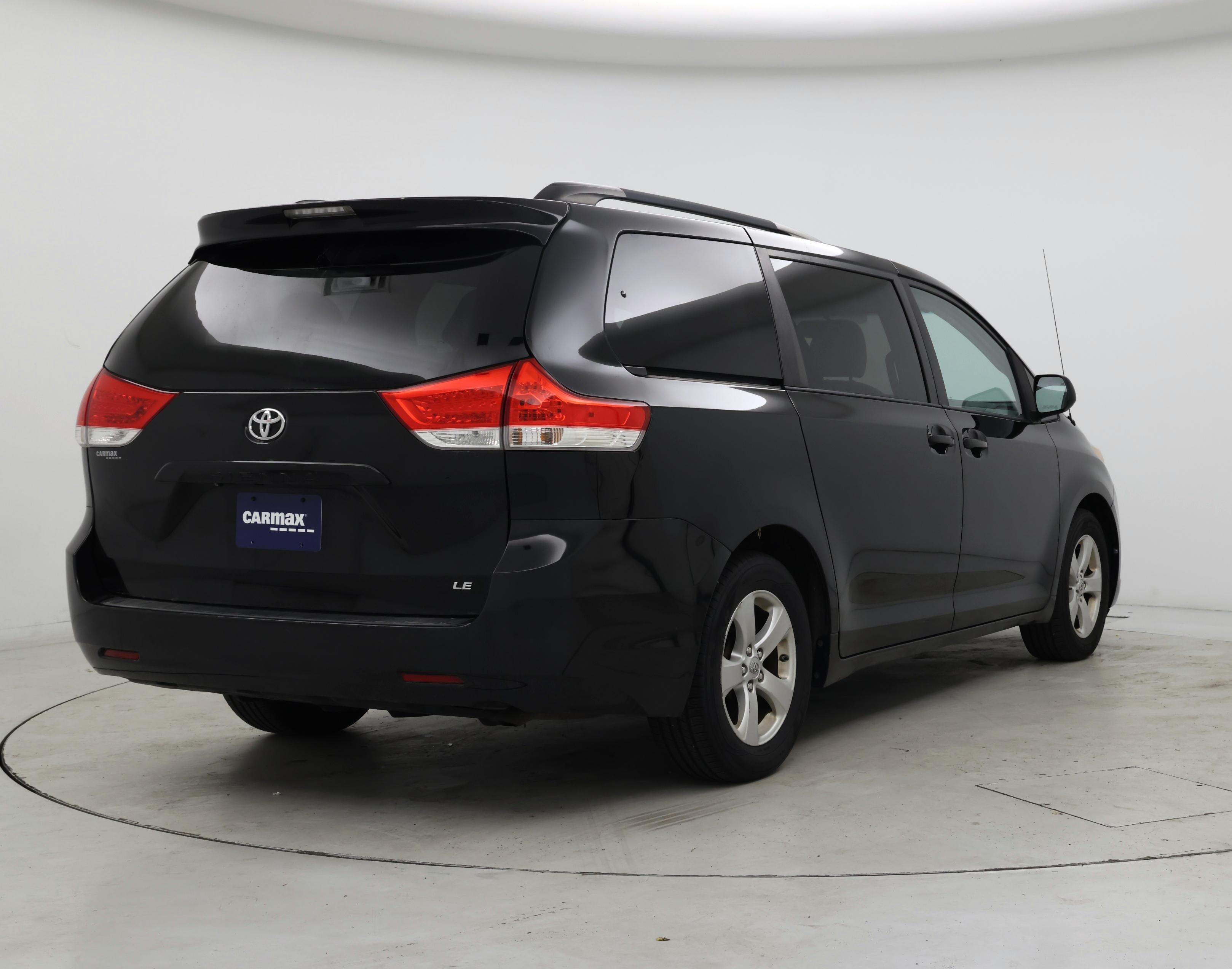 Thumbnail: 2014 Toyota Sienna - 8