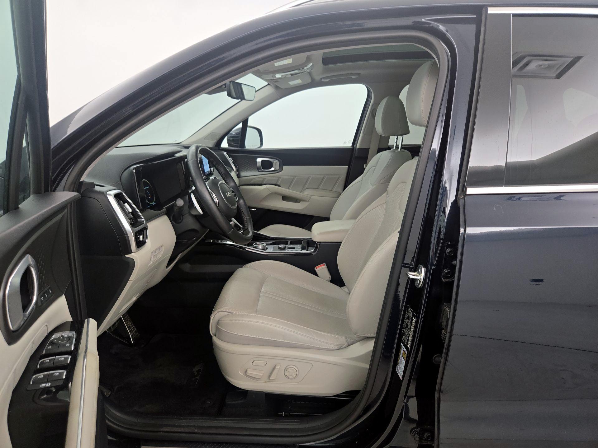 Thumbnail: 2023 Kia Sorento - 11