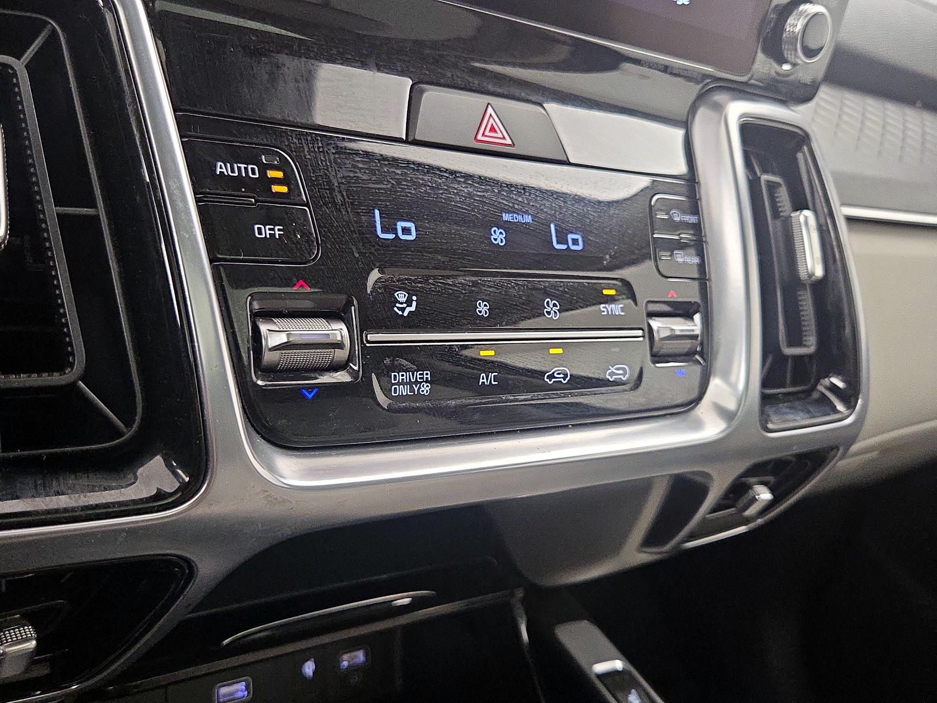 Thumbnail: 2023 Kia Sorento - 17
