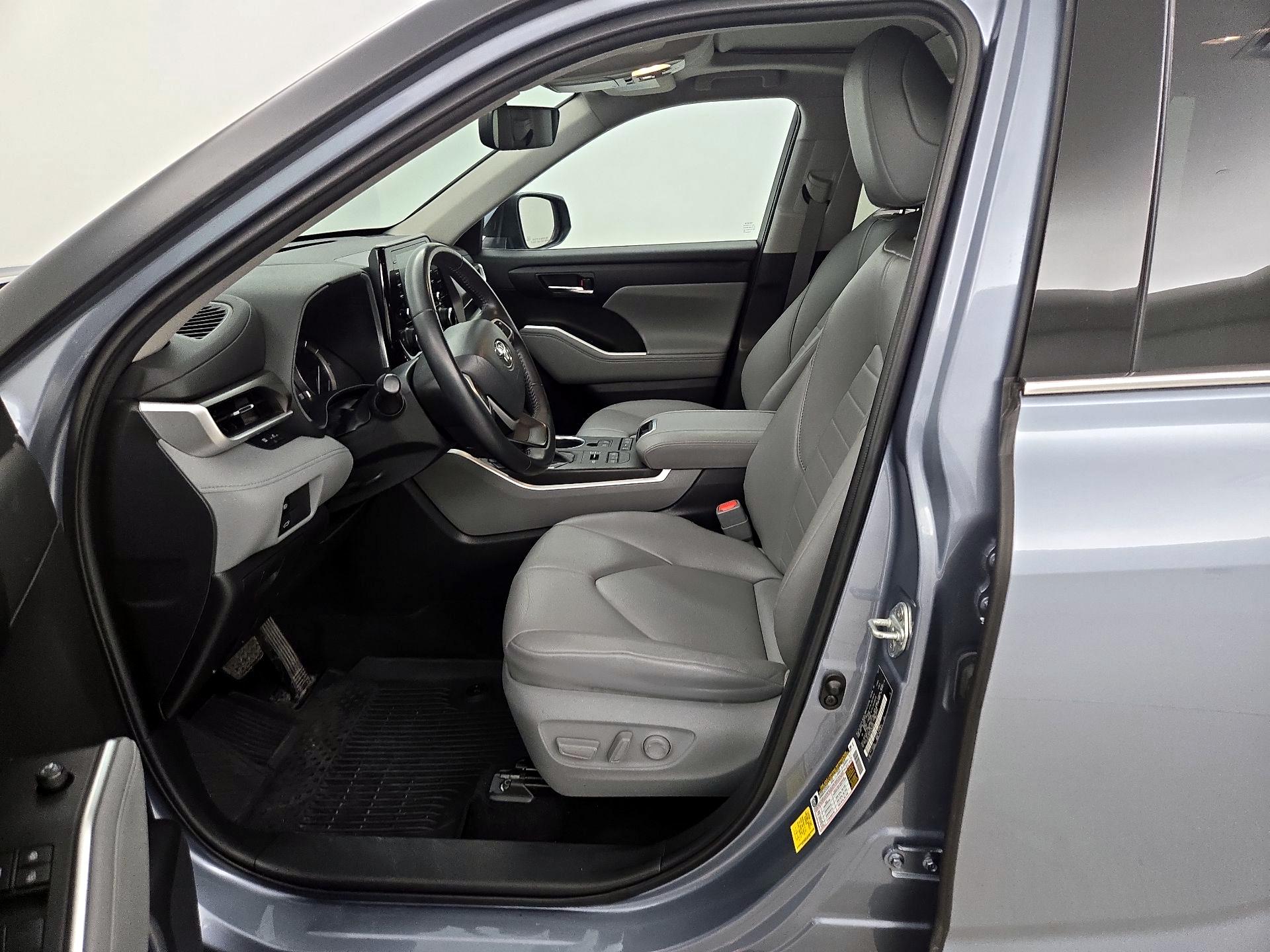 Thumbnail: 2022 Toyota Highlander - 11