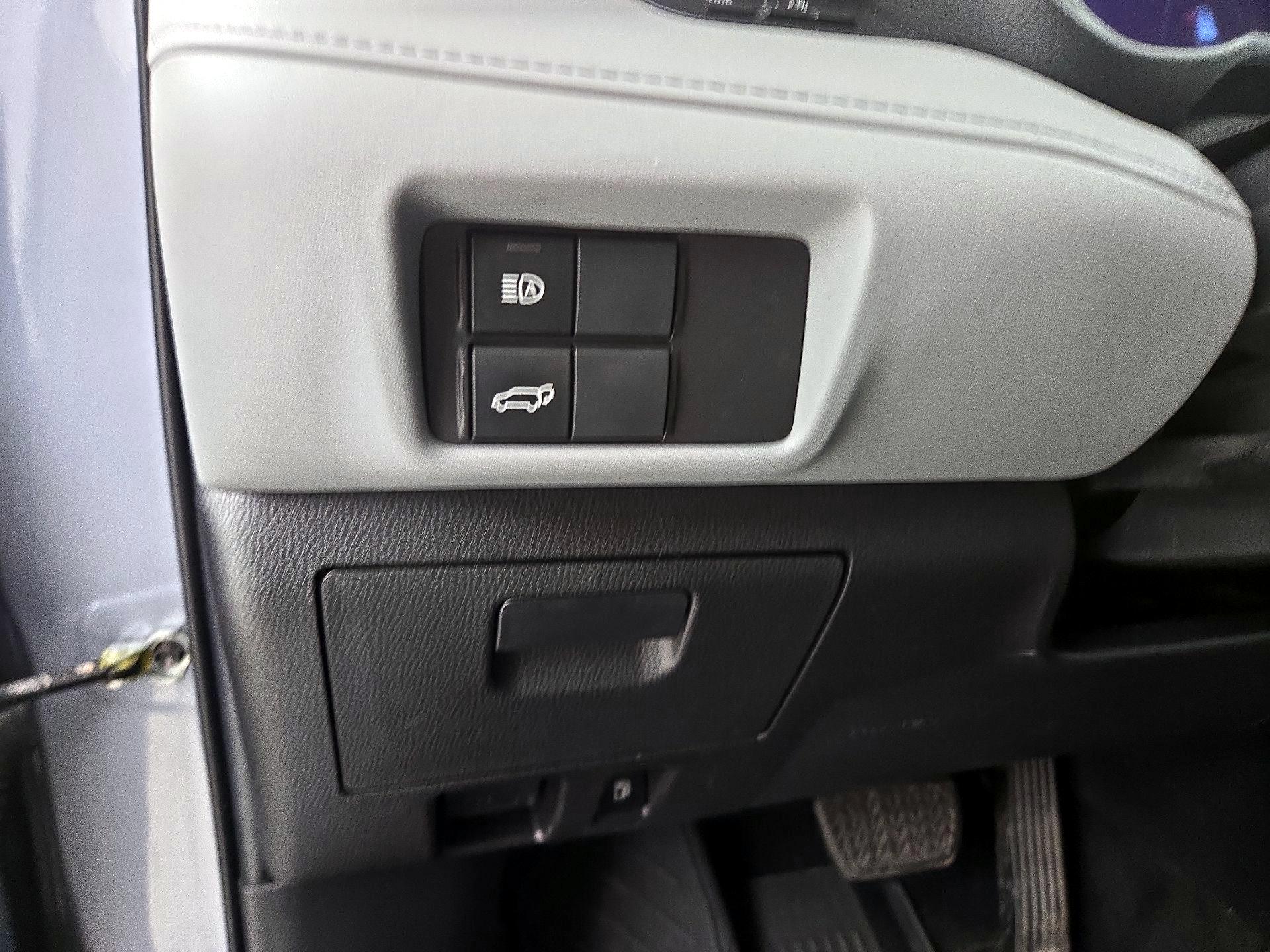 Thumbnail: 2022 Toyota Highlander - 13