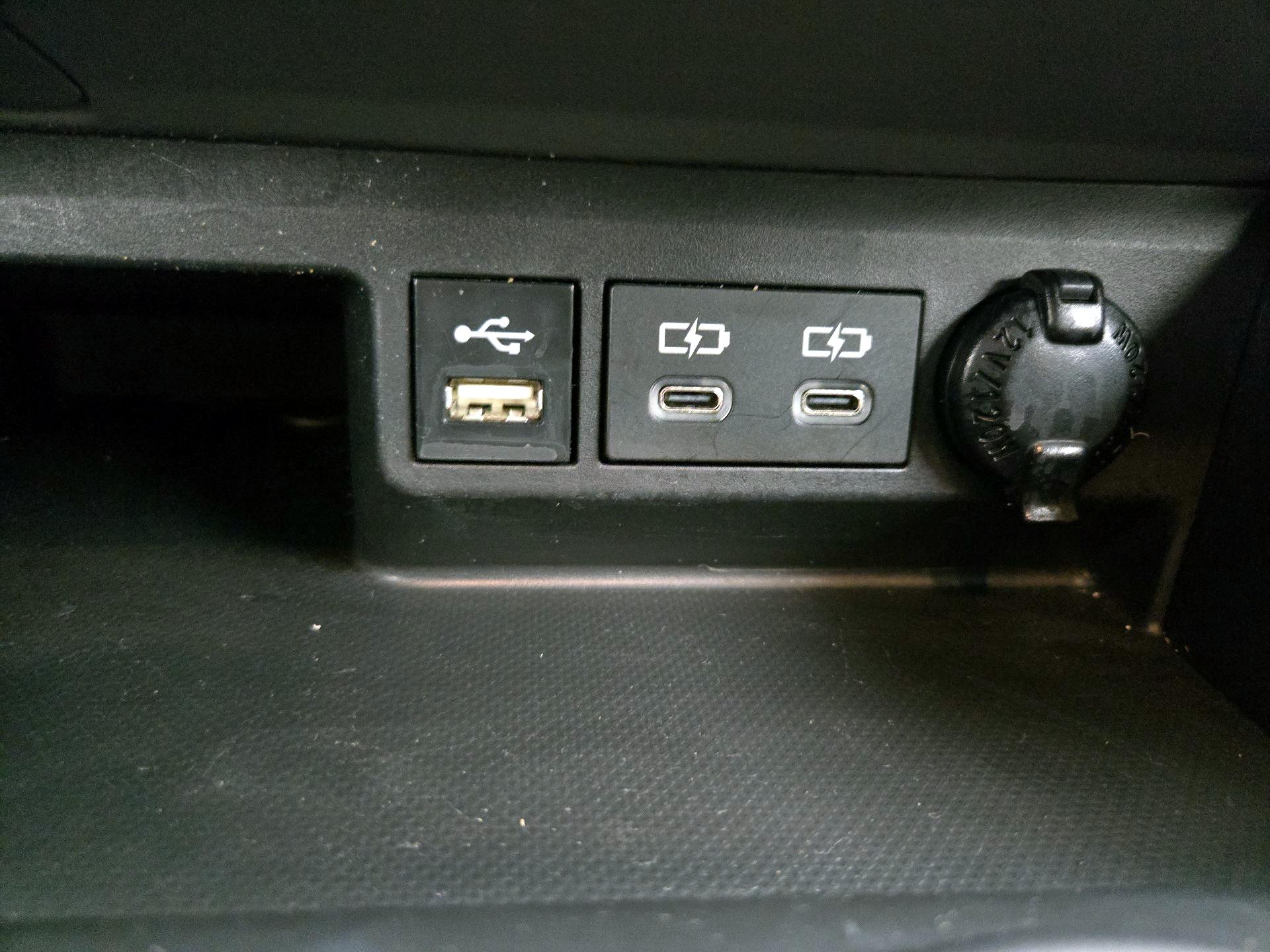 Thumbnail: 2022 Toyota Highlander - 19