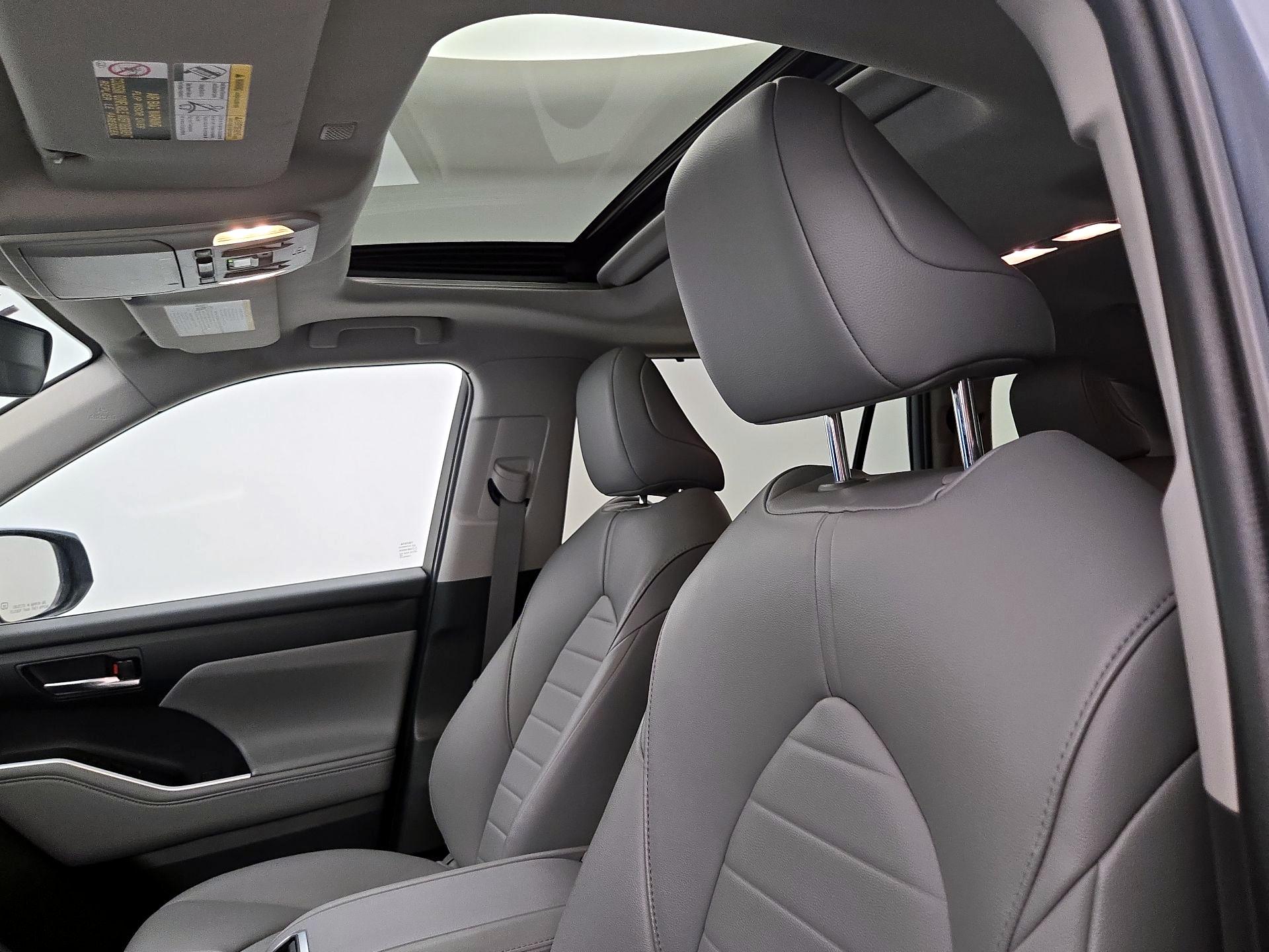 Thumbnail: 2022 Toyota Highlander - 20