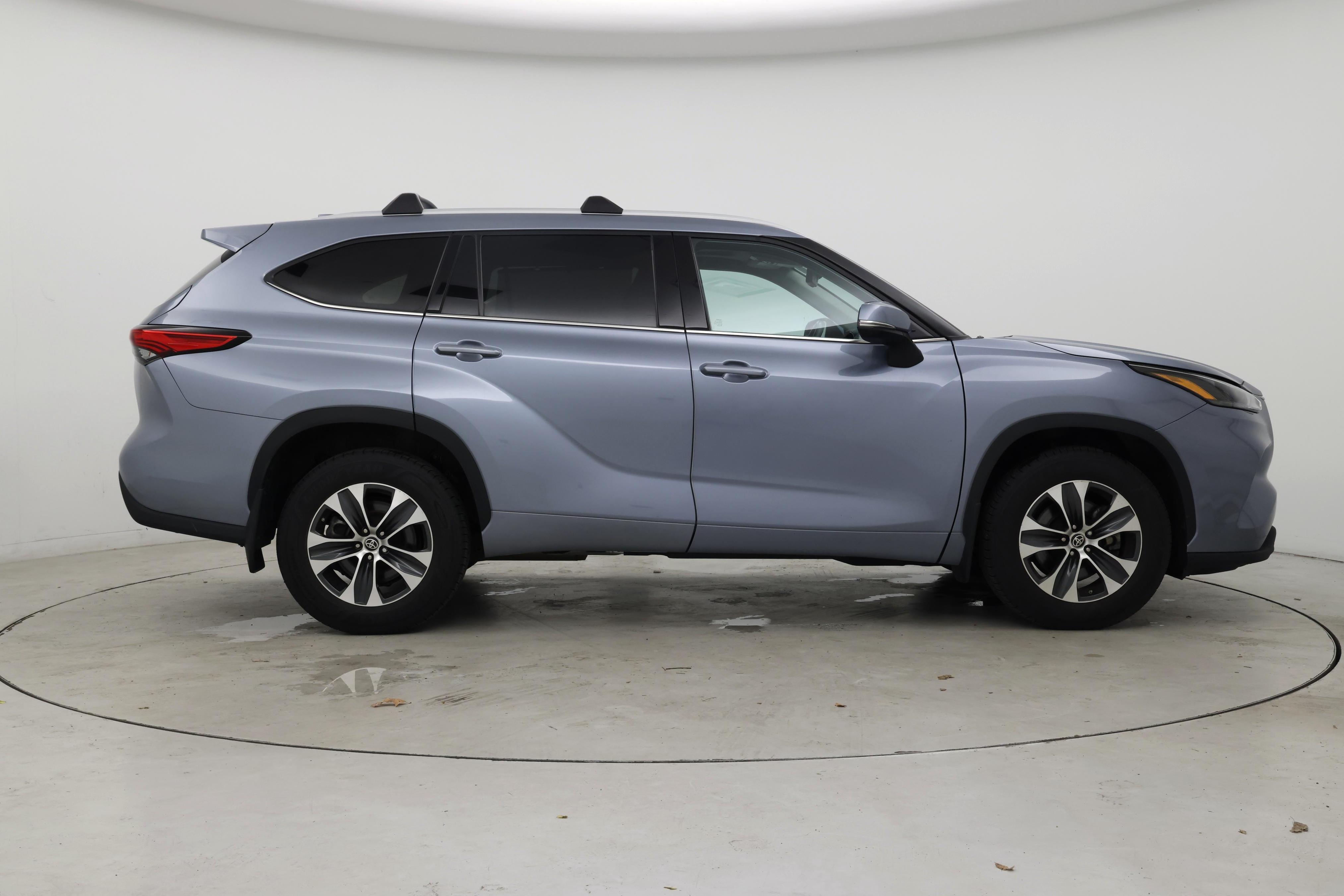 Thumbnail: 2022 Toyota Highlander - 7
