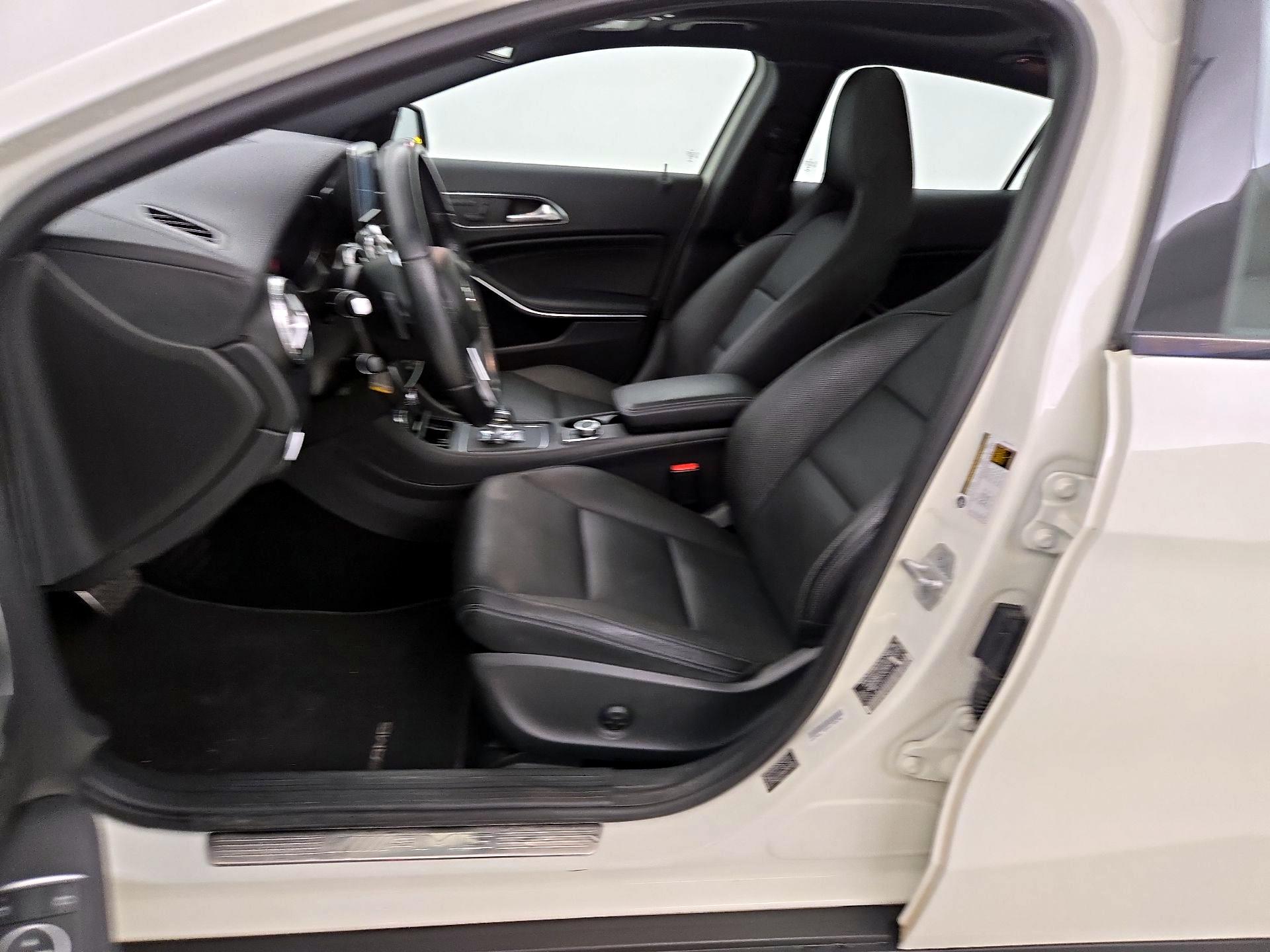 Thumbnail: 2015 Mercedes-Benz GLA - 11