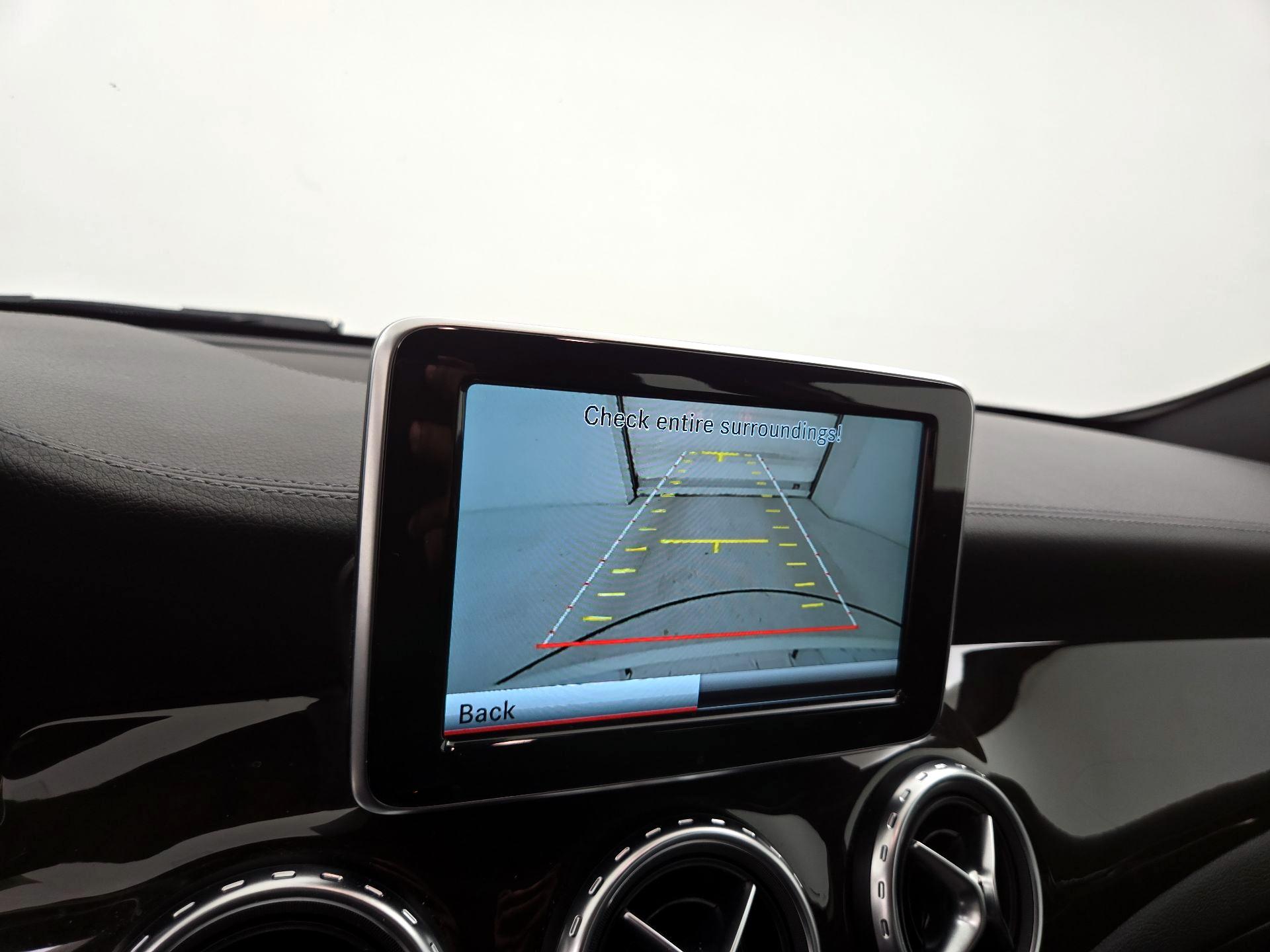 Thumbnail: 2015 Mercedes-Benz GLA - 15
