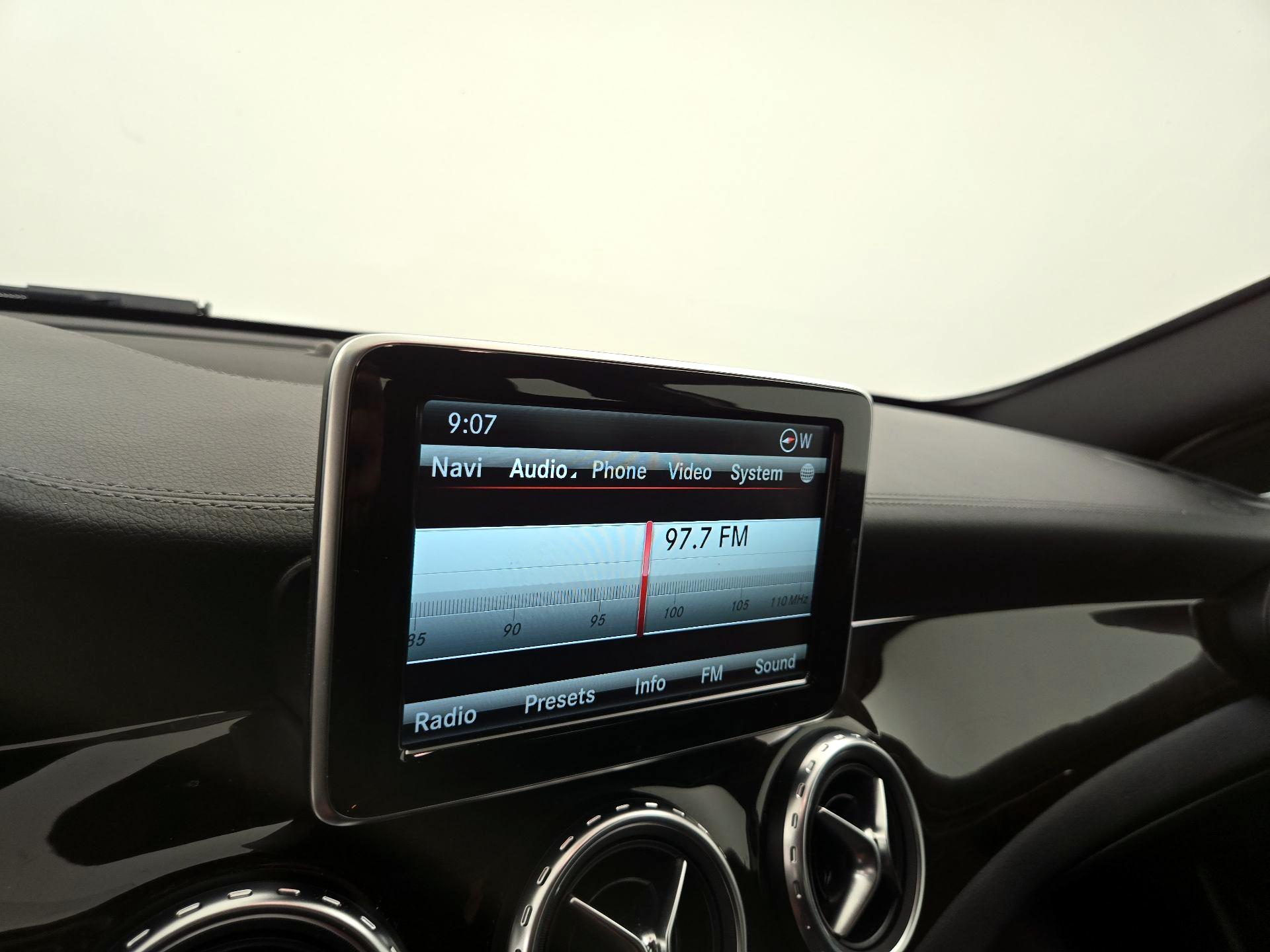 Thumbnail: 2015 Mercedes-Benz GLA - 16