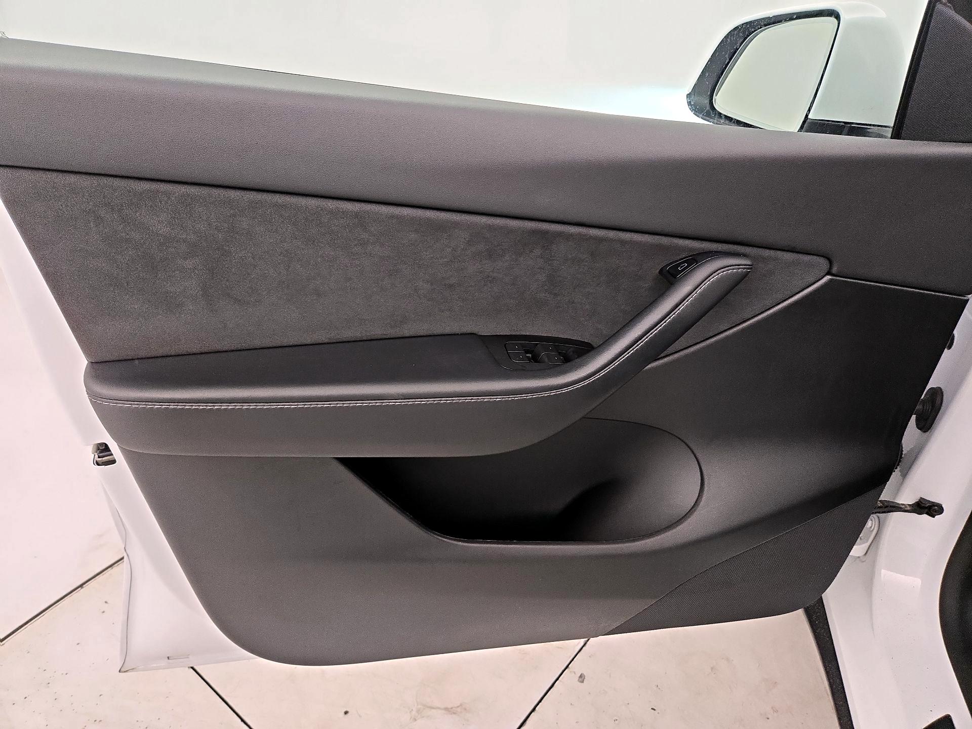 Thumbnail: 2022 Tesla Model Y - 12