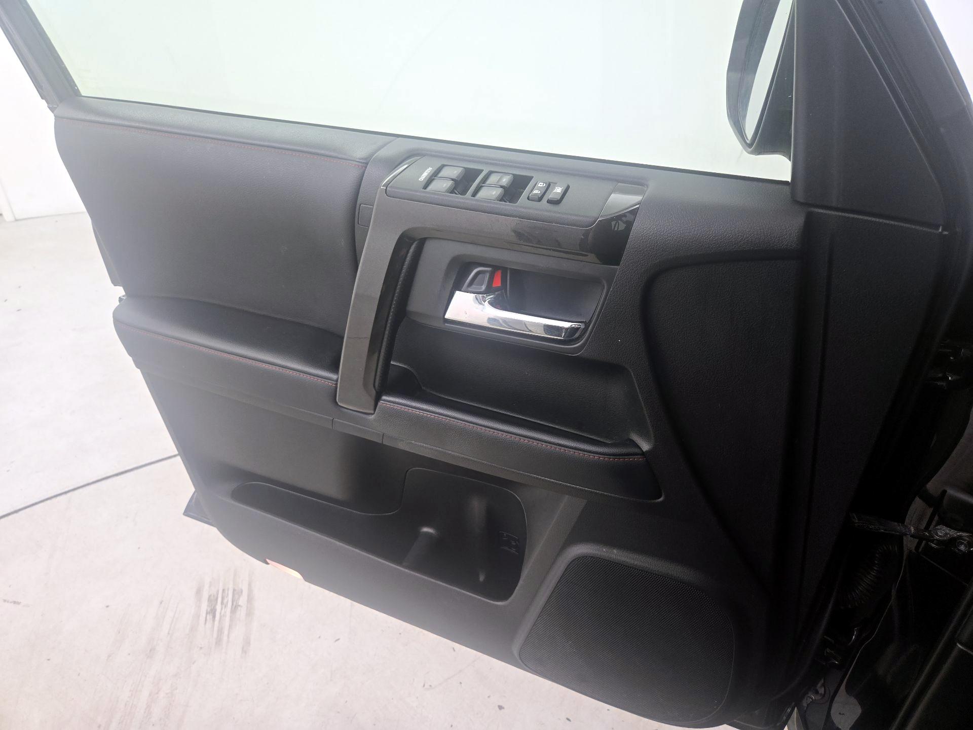 Thumbnail: 2020 Toyota 4Runner - 12