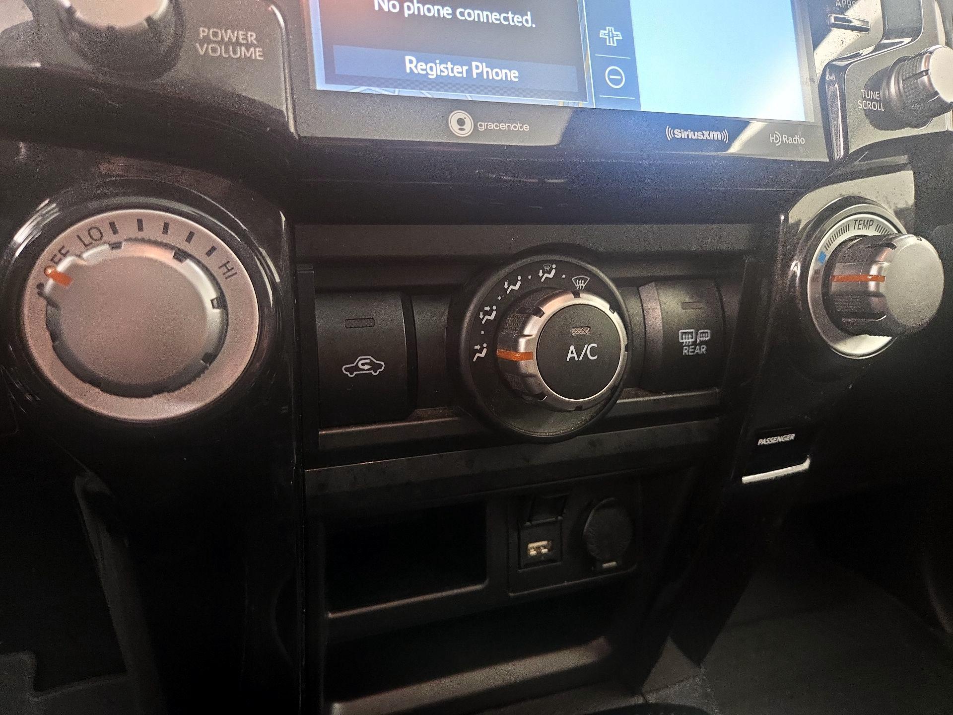 Thumbnail: 2020 Toyota 4Runner - 17
