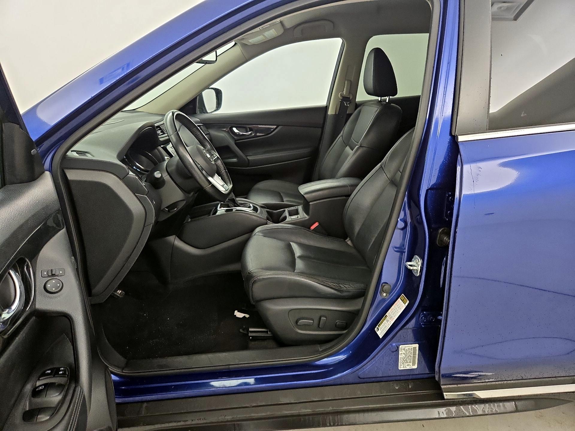 Thumbnail: 2017 Nissan Rogue - 11