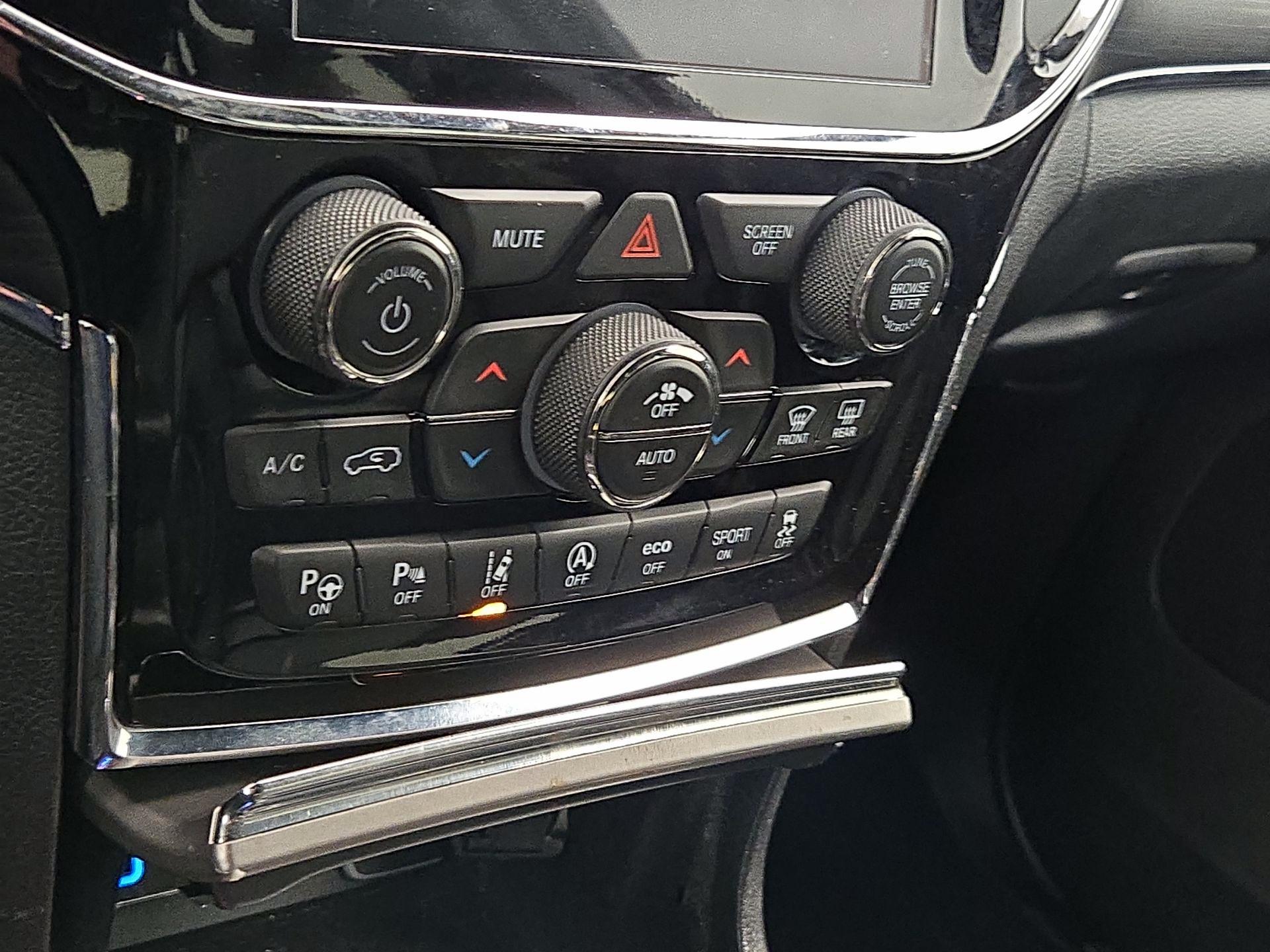 Thumbnail: 2020 Jeep Grand Cherokee - 17