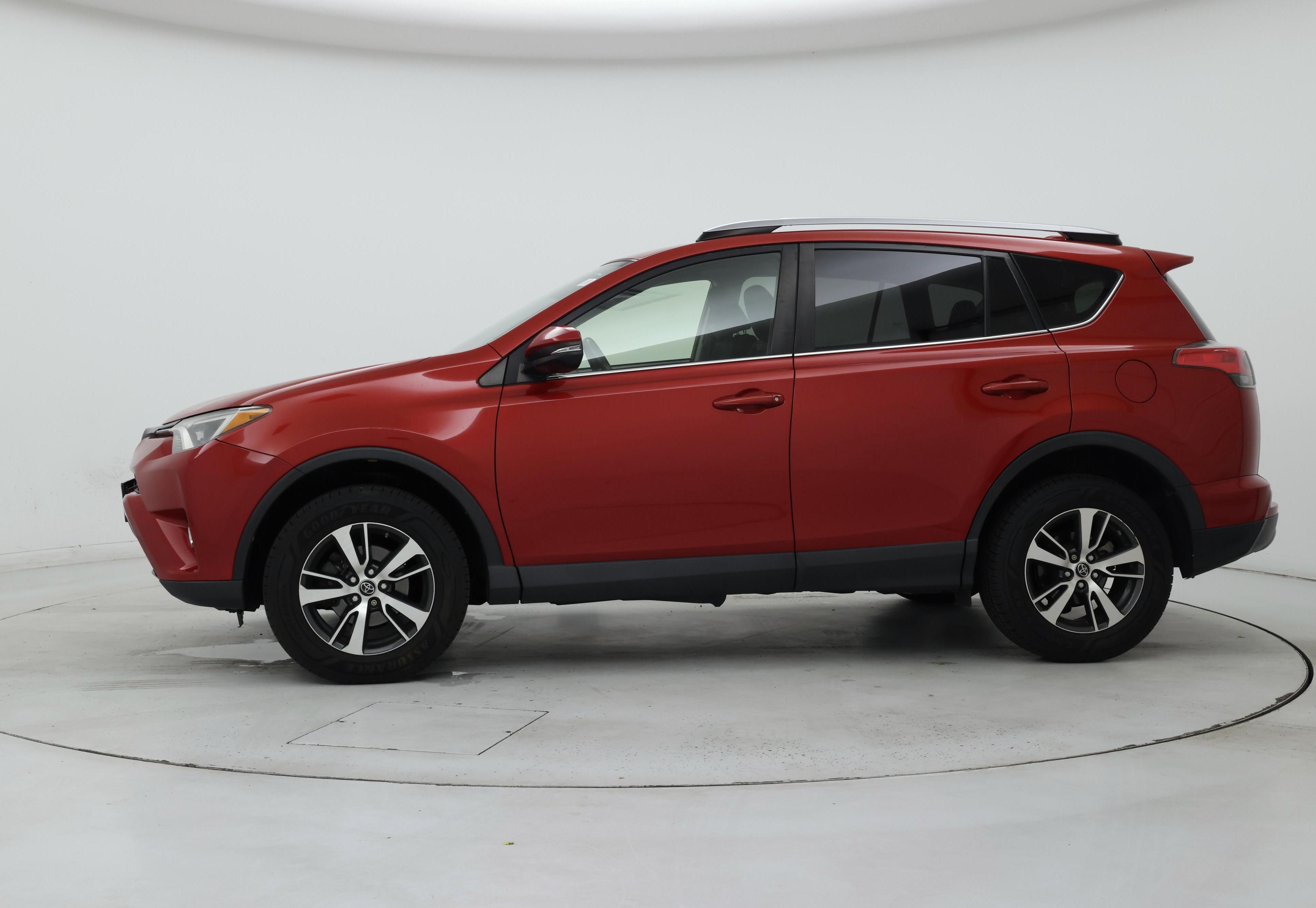 Thumbnail: 2017 Toyota RAV4 - 3