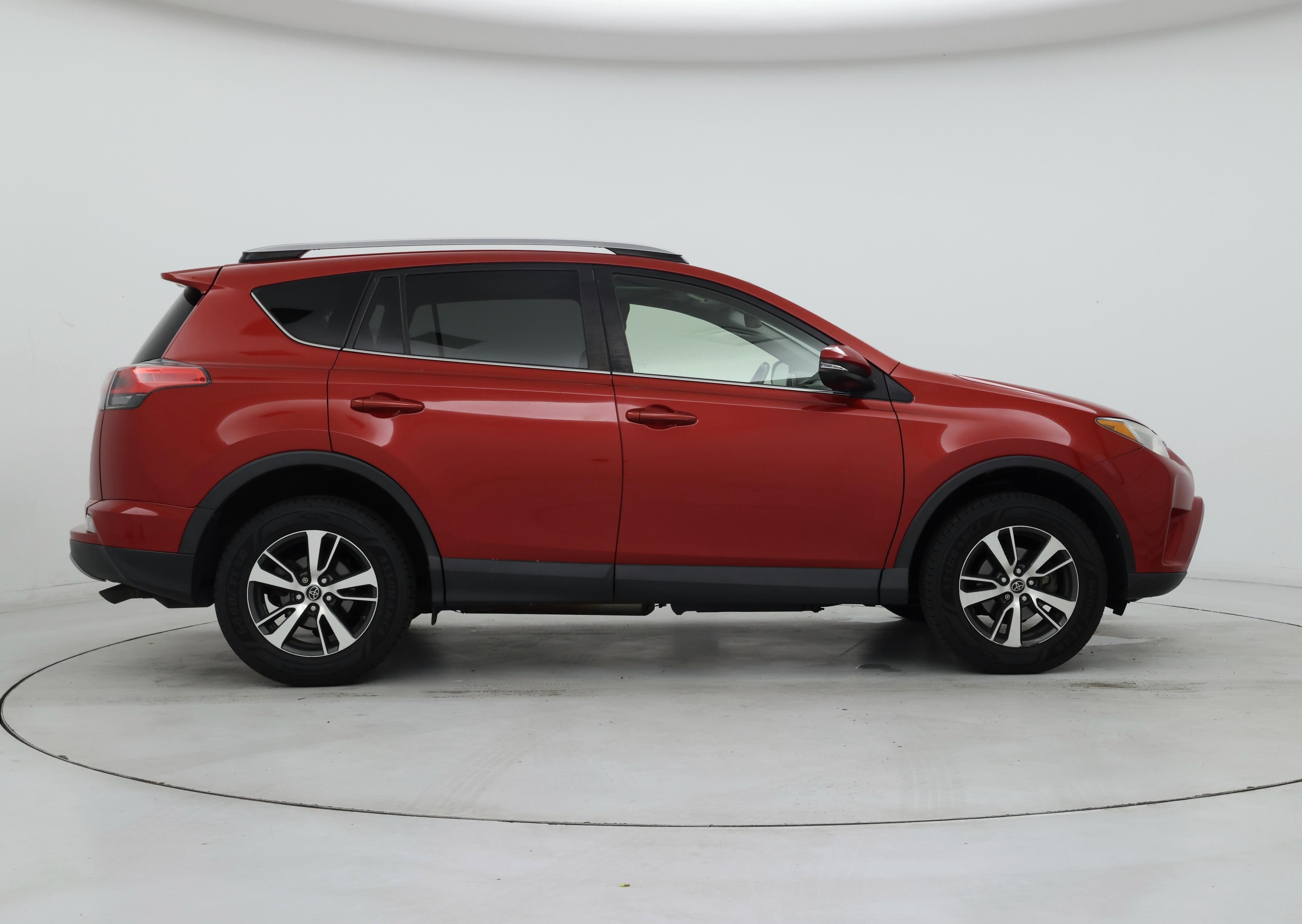 Thumbnail: 2017 Toyota RAV4 - 7
