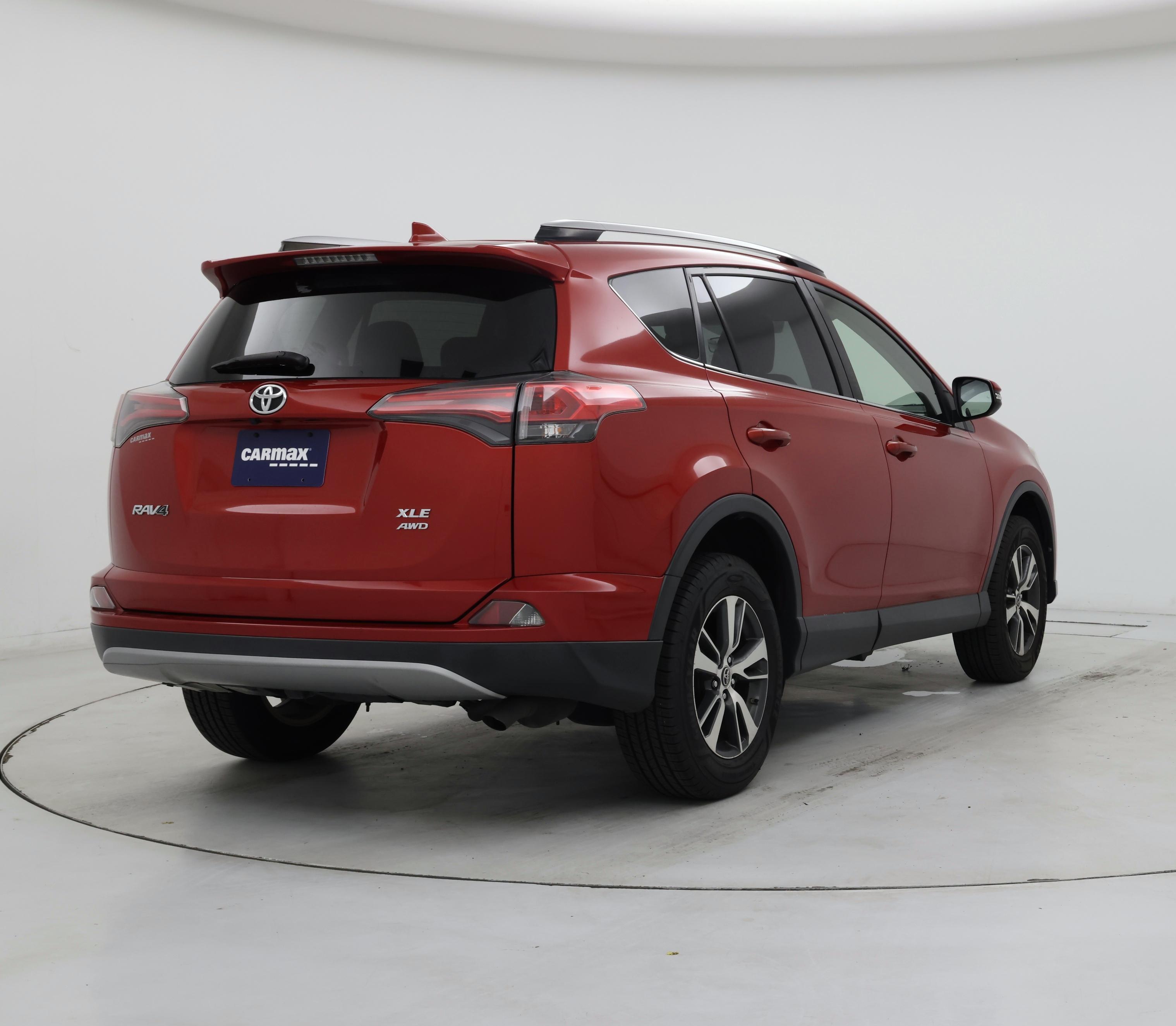 Thumbnail: 2017 Toyota RAV4 - 8