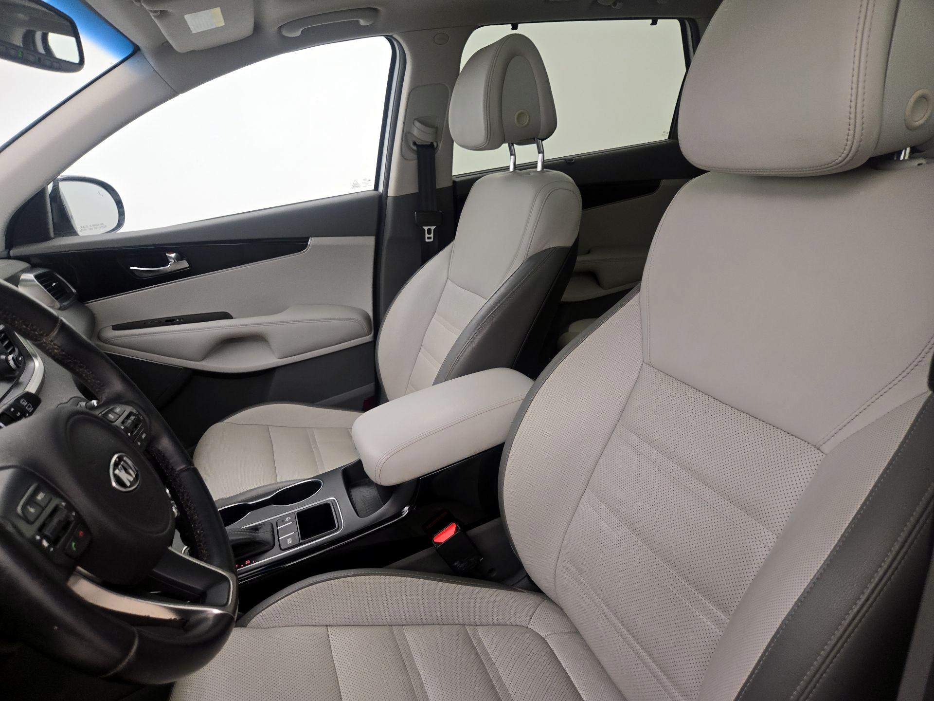 Thumbnail: 2016 Kia Sorento - 11