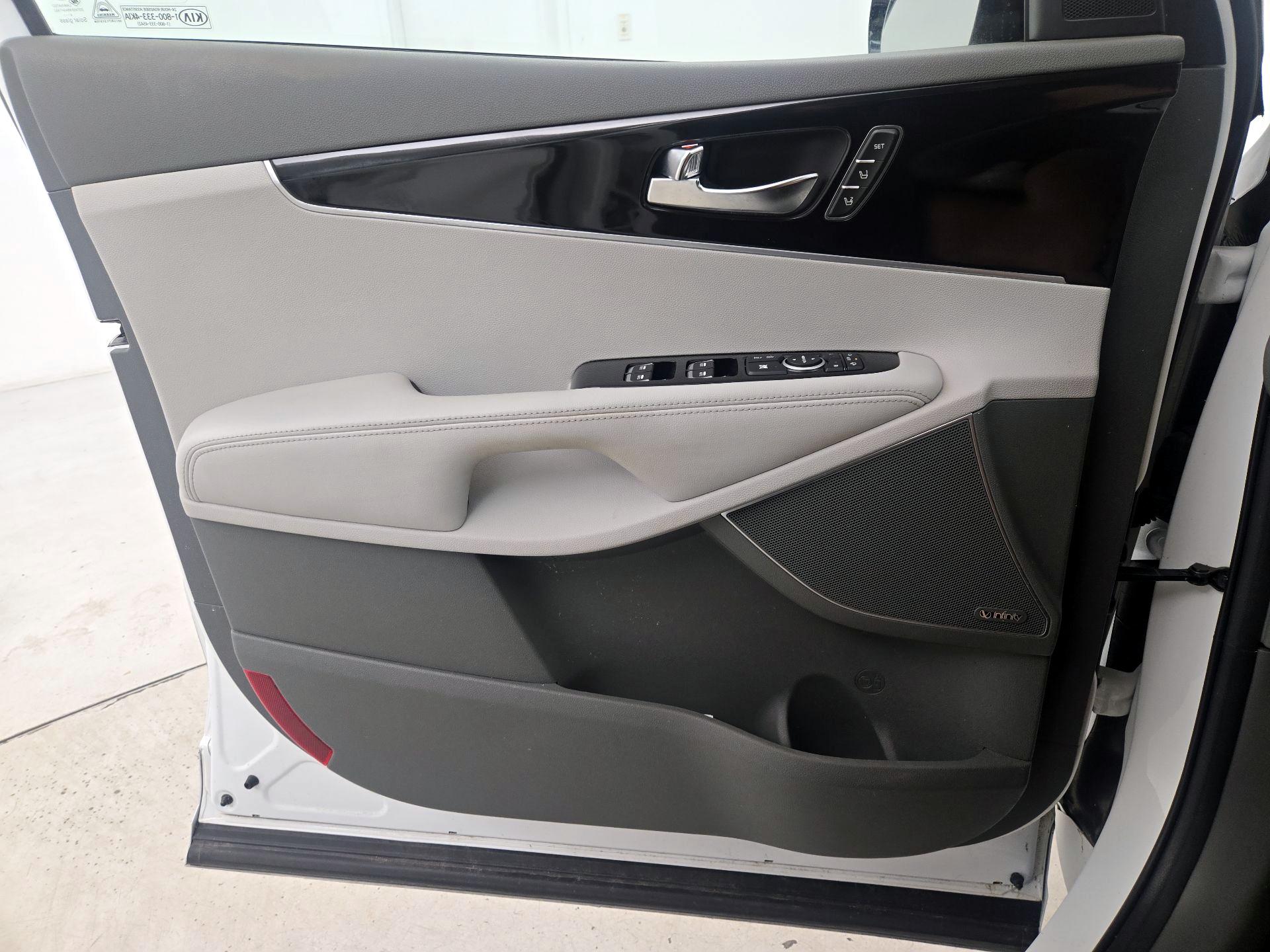 Thumbnail: 2016 Kia Sorento - 12