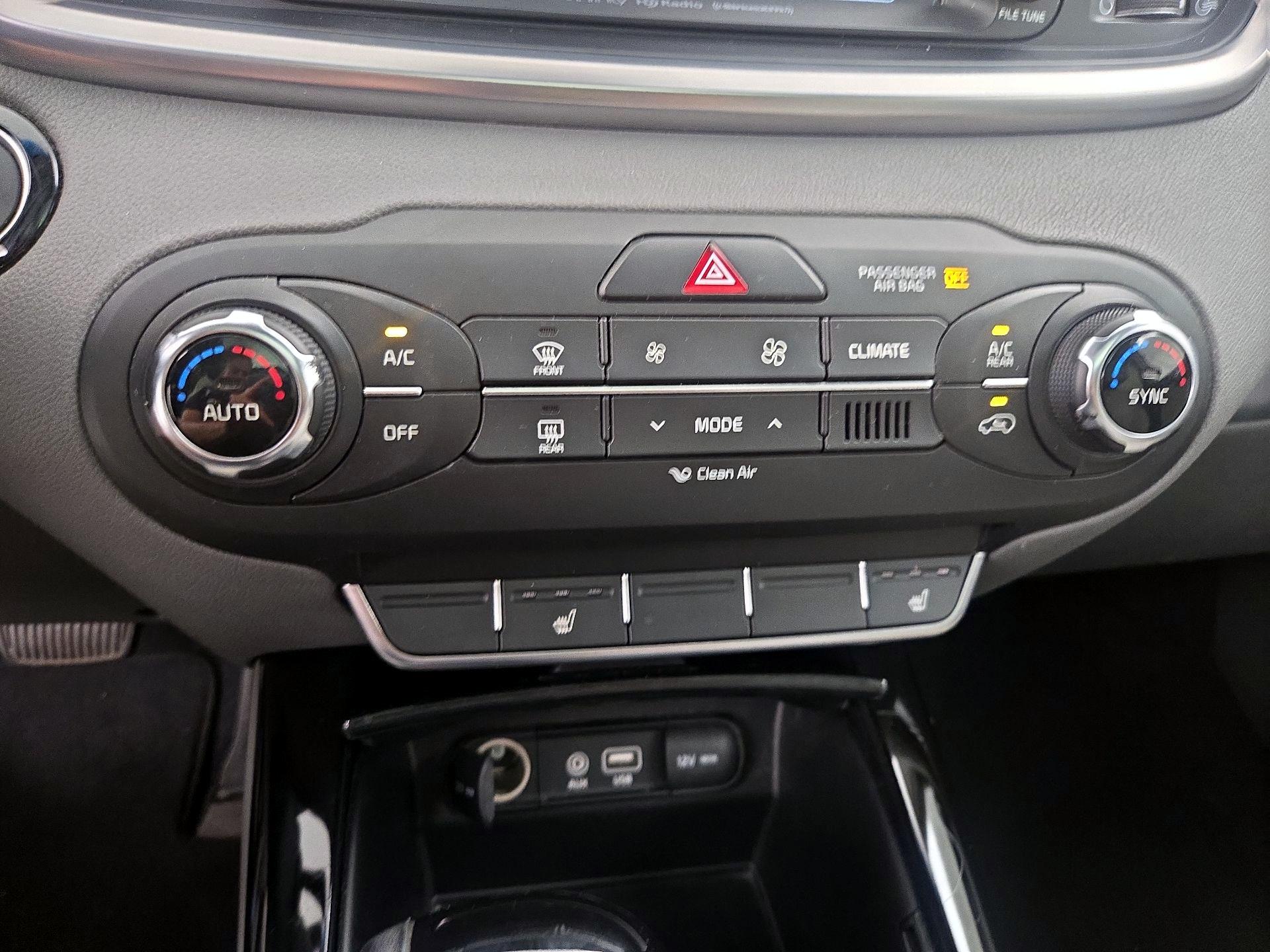 Thumbnail: 2016 Kia Sorento - 17