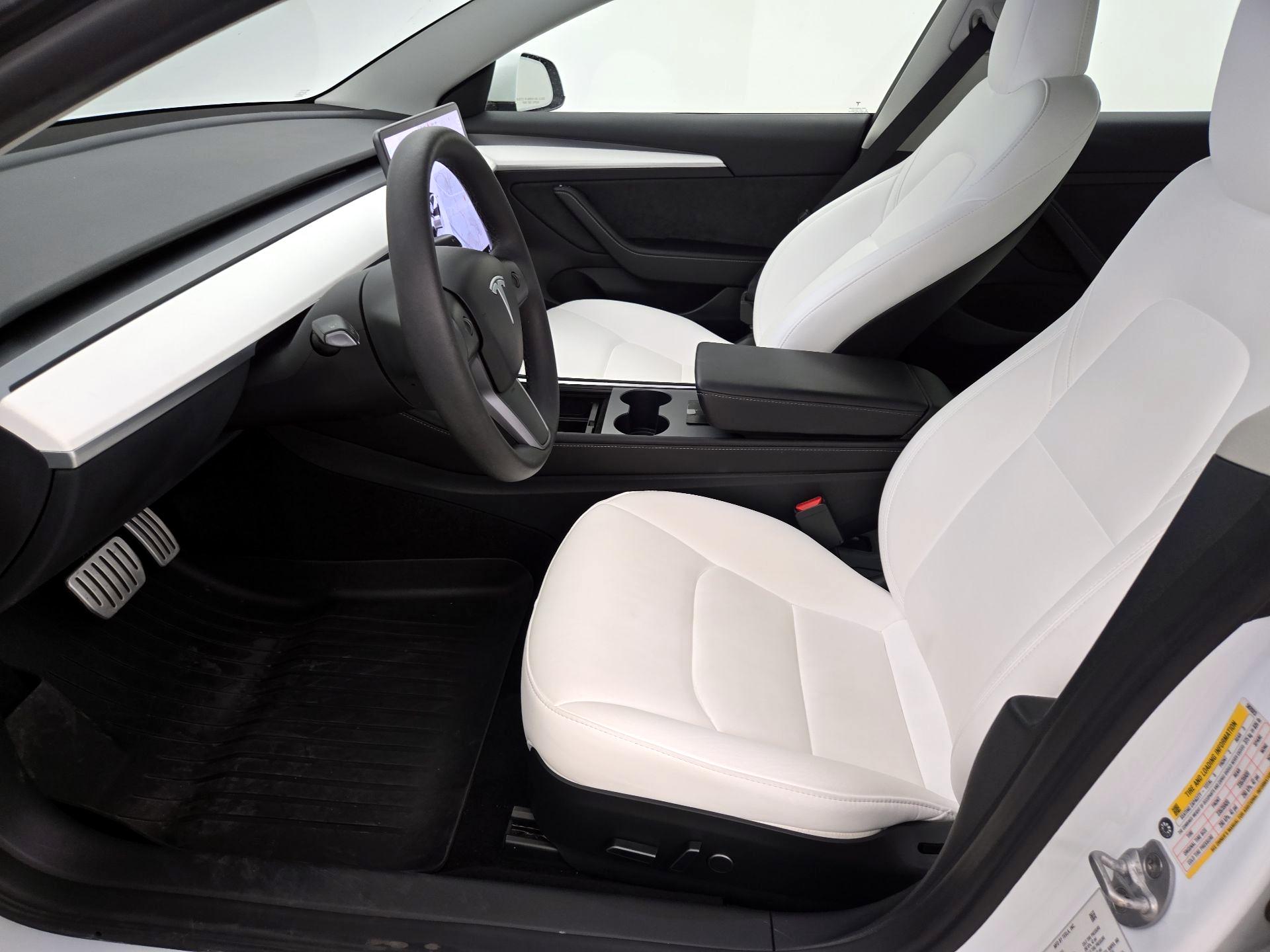 Thumbnail: 2023 Tesla Model 3 - 11