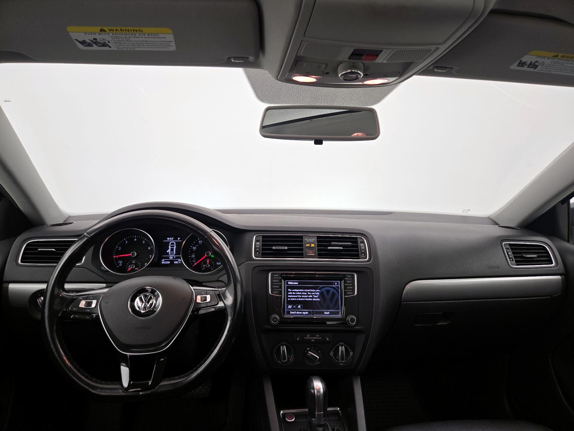 Thumbnail: 2017 Volkswagen Jetta - 9
