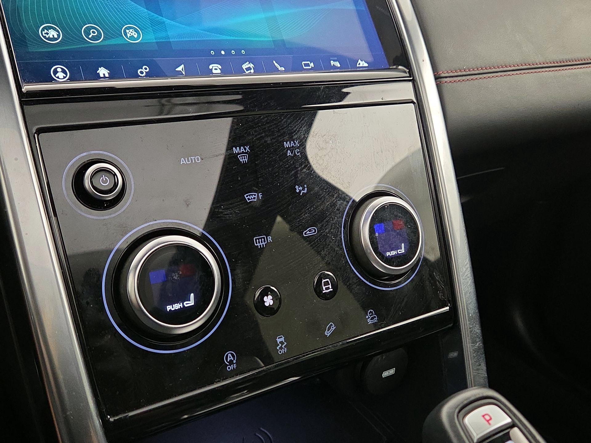 Thumbnail: 2020 Land Rover Discovery Sport - 17