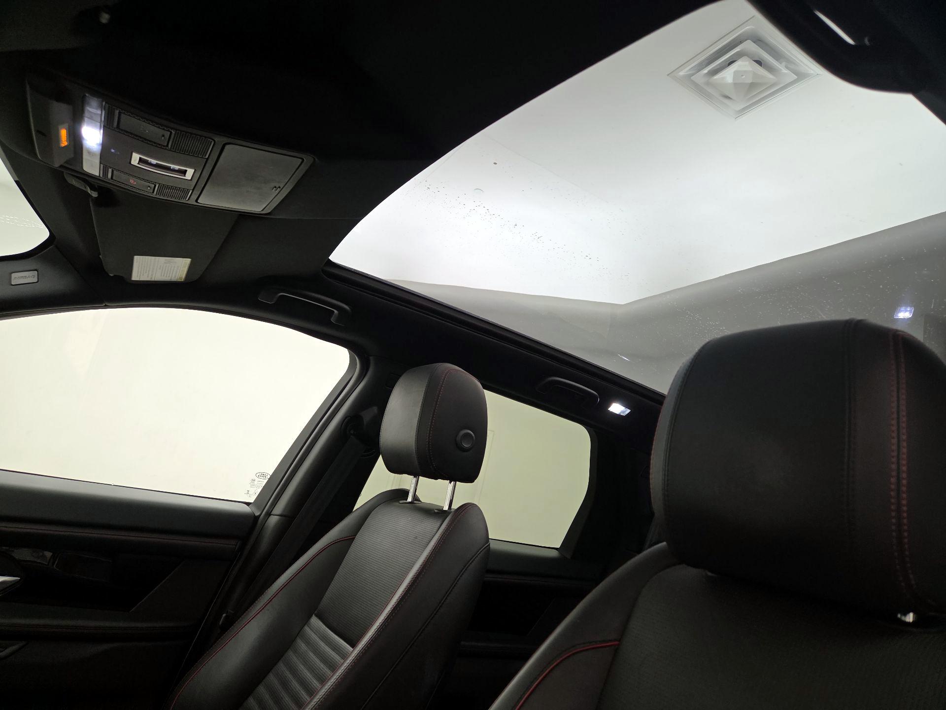 Thumbnail: 2020 Land Rover Discovery Sport - 20