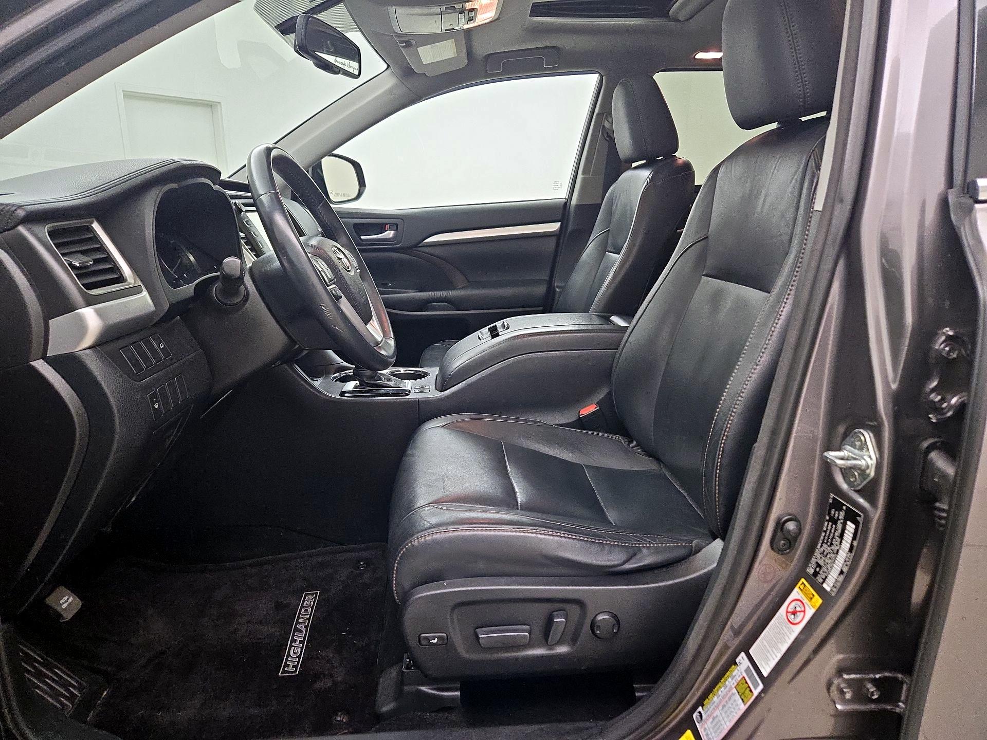 Thumbnail: 2016 Toyota Highlander - 11