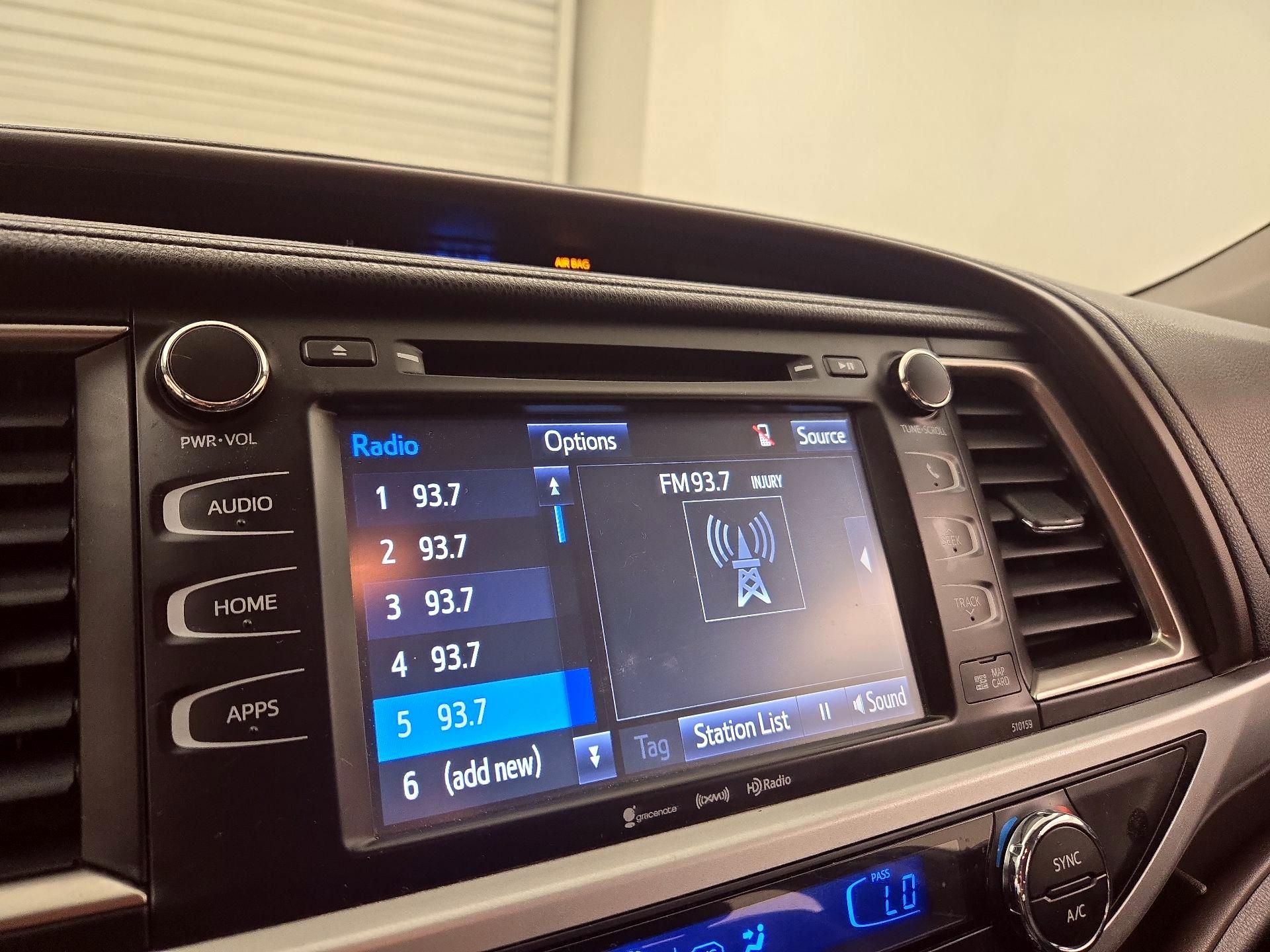 Thumbnail: 2016 Toyota Highlander - 14