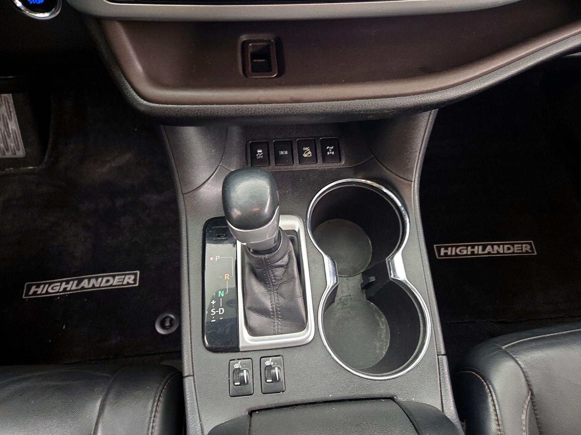 Thumbnail: 2016 Toyota Highlander - 16