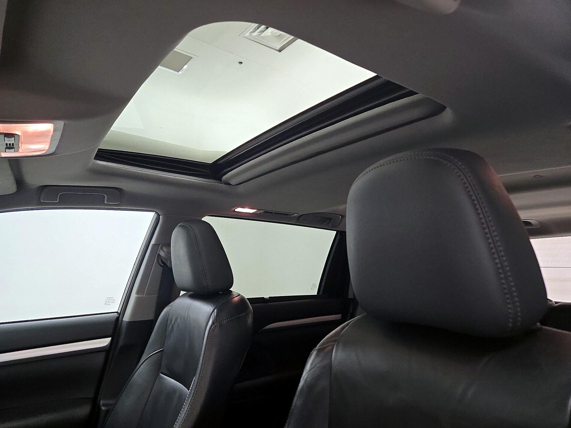 Thumbnail: 2016 Toyota Highlander - 17
