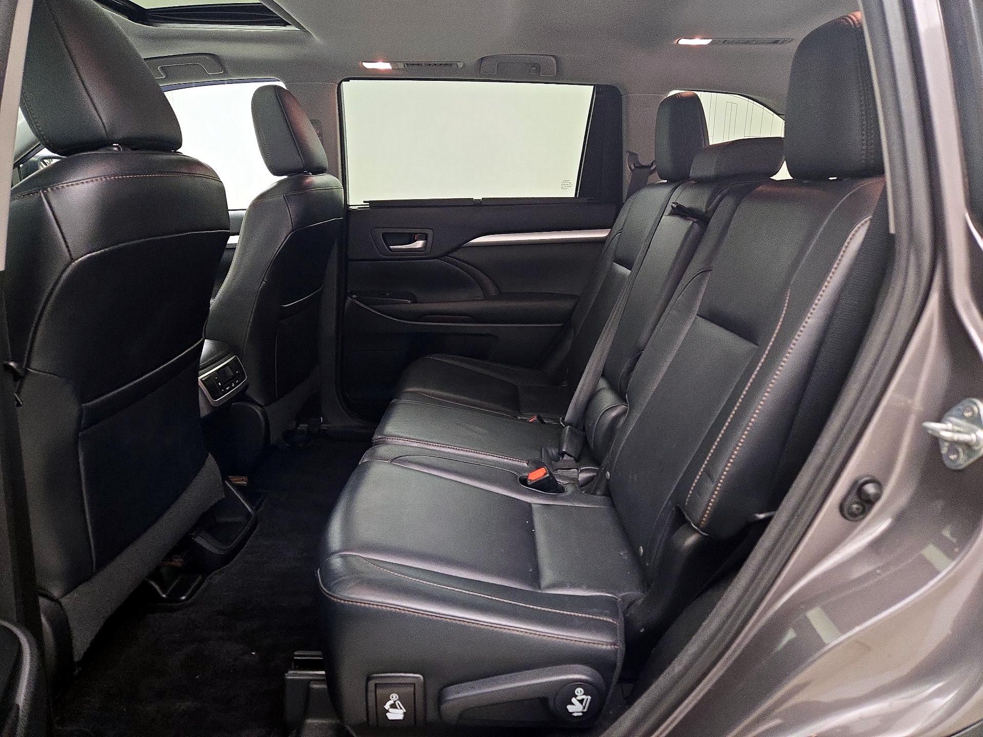 Thumbnail: 2016 Toyota Highlander - 18