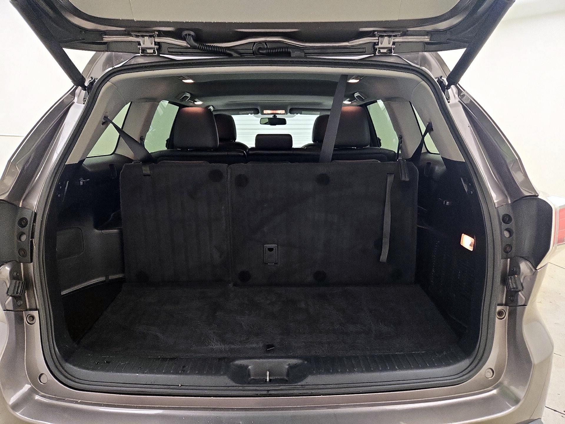 Thumbnail: 2016 Toyota Highlander - 20