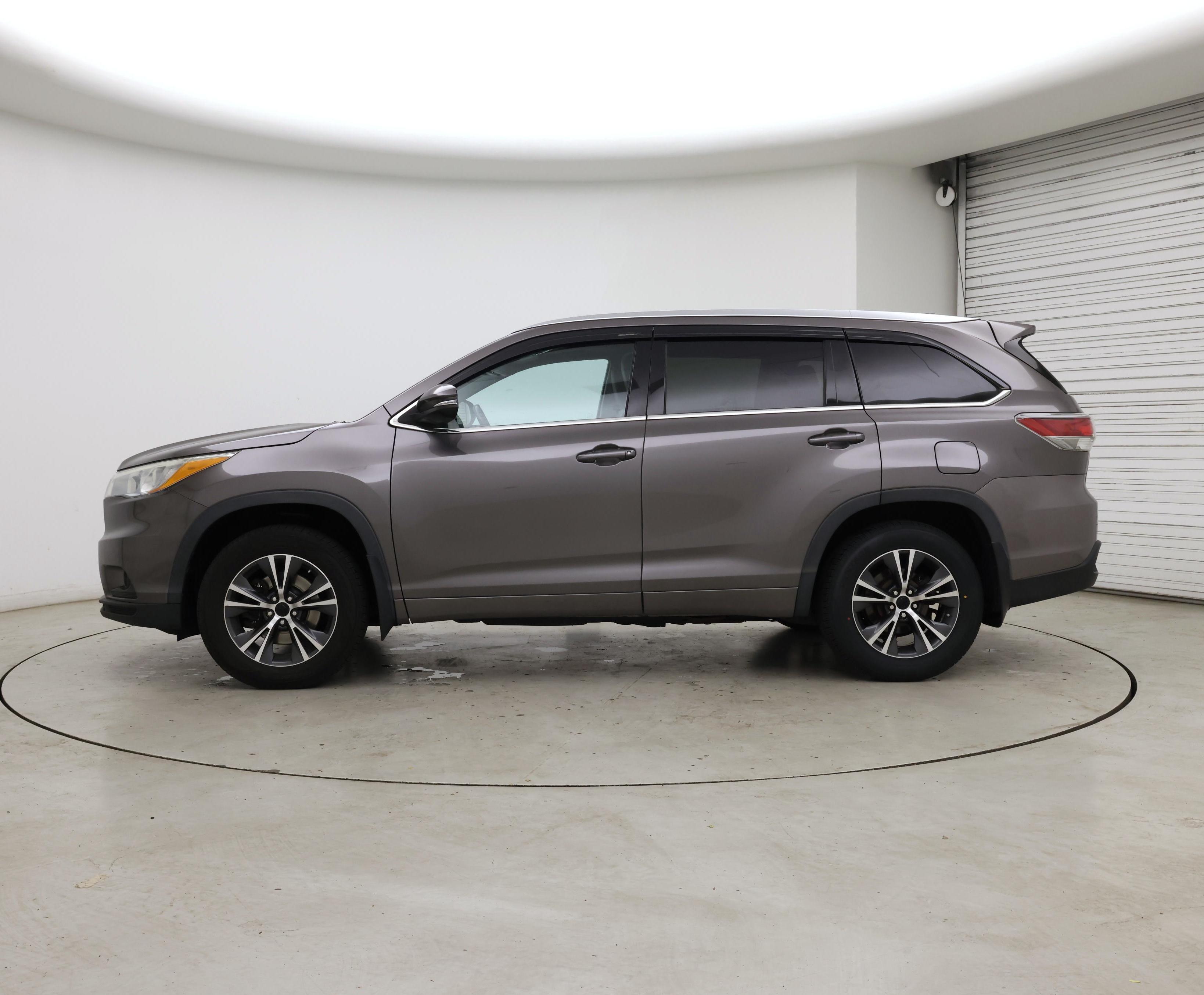 Thumbnail: 2016 Toyota Highlander - 3