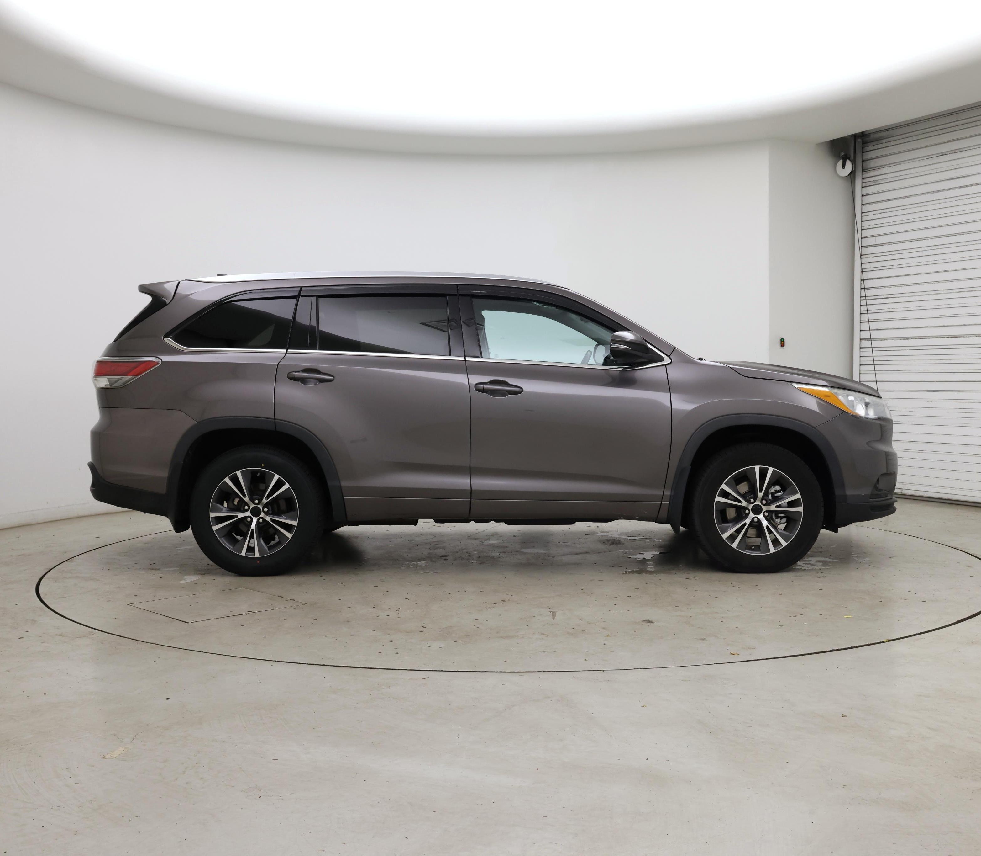Thumbnail: 2016 Toyota Highlander - 7