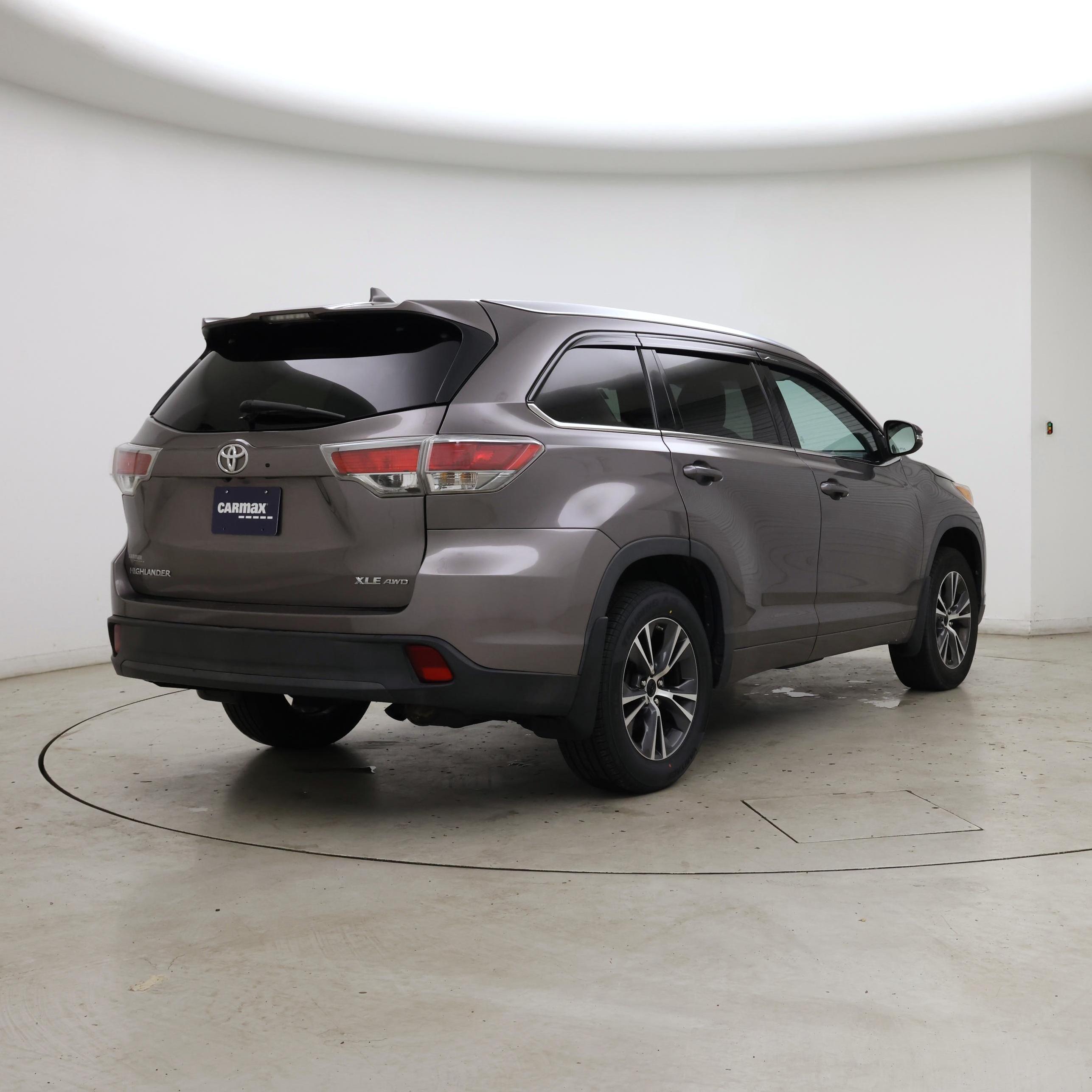 Thumbnail: 2016 Toyota Highlander - 8