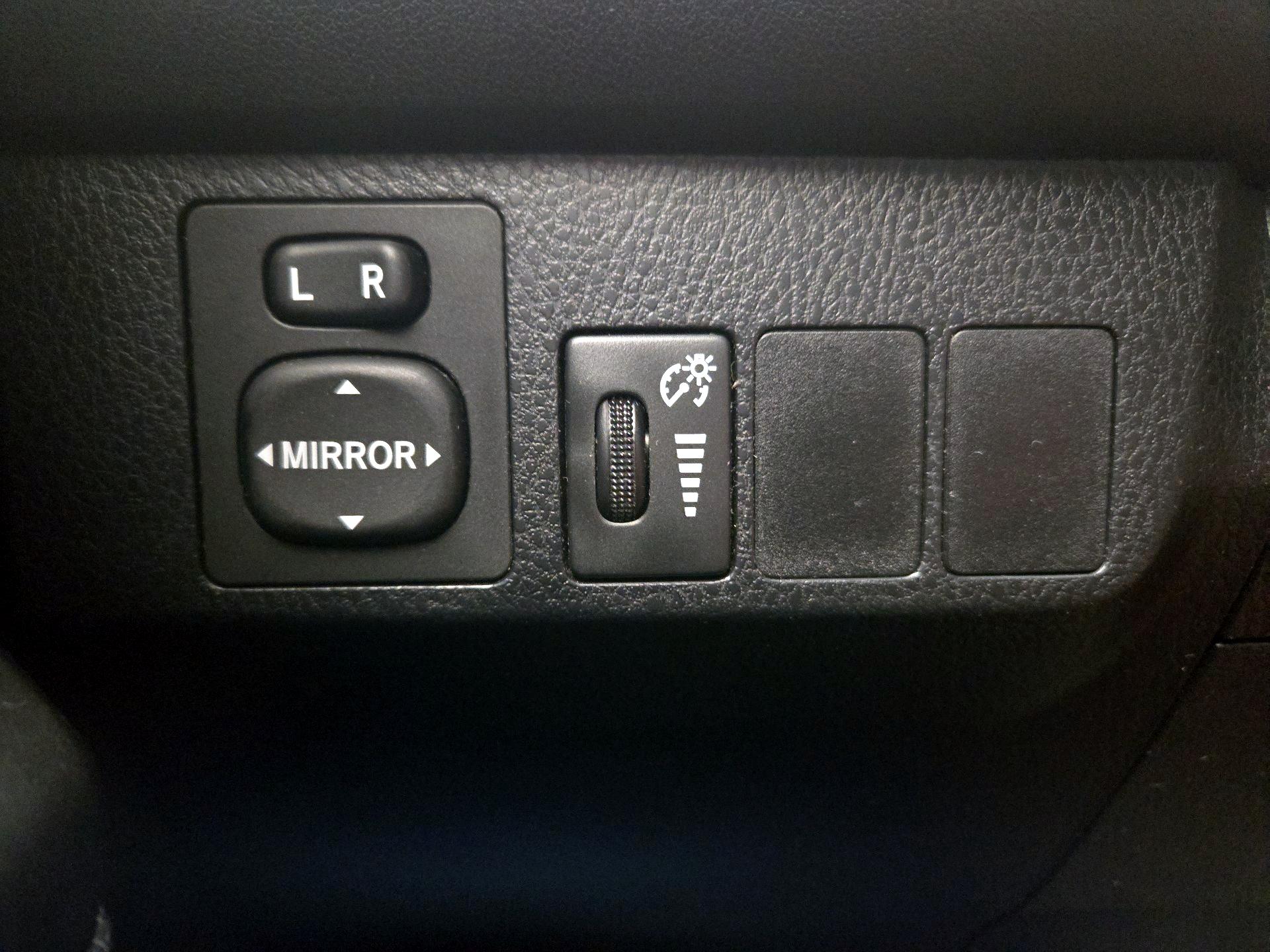 Thumbnail: 2016 Toyota RAV4 - 13