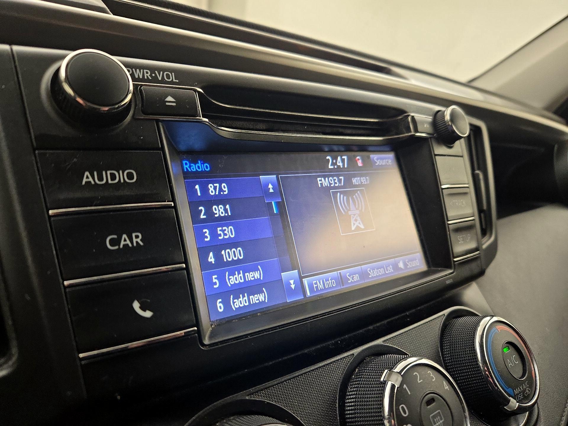 Thumbnail: 2016 Toyota RAV4 - 15