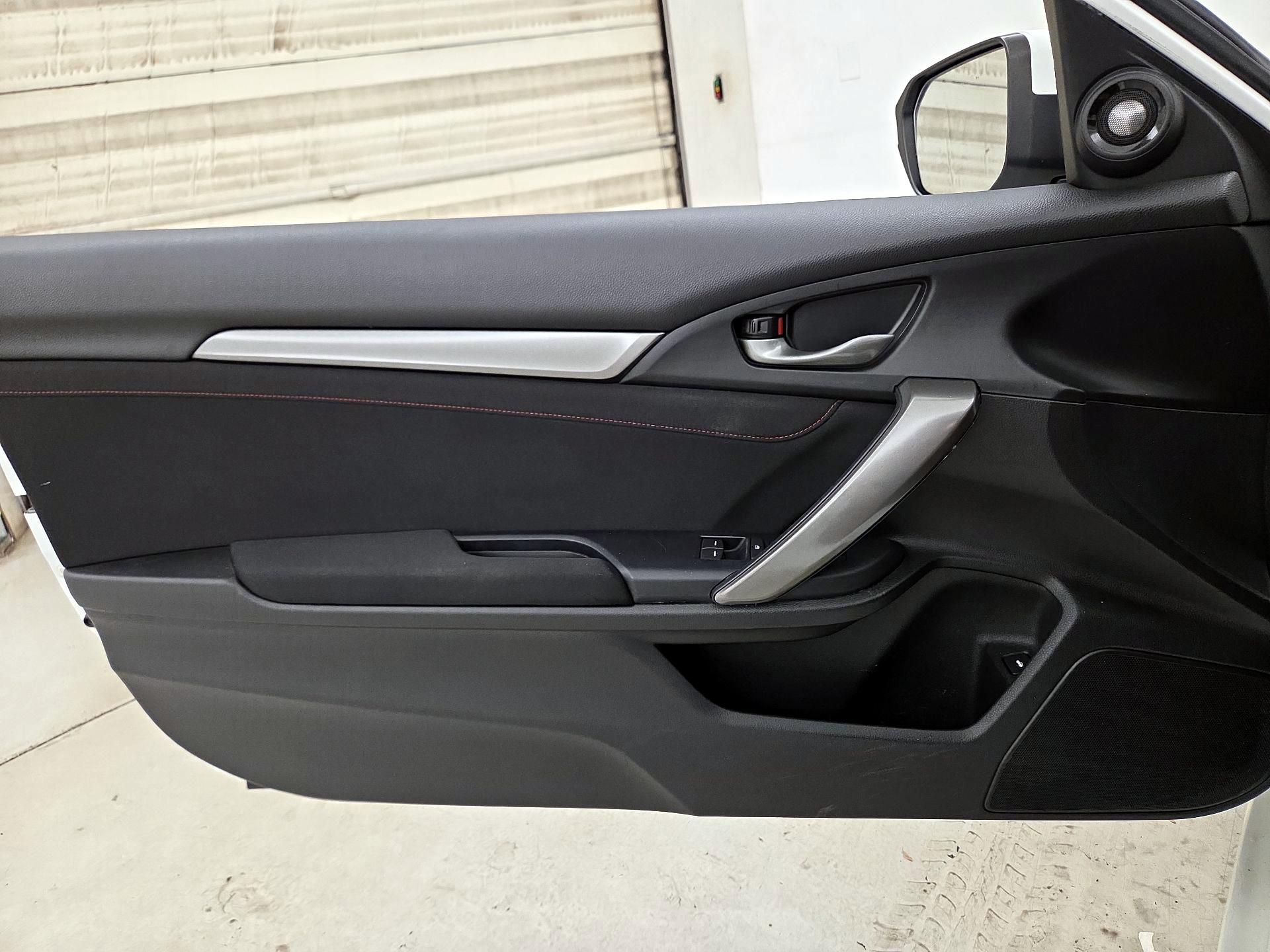 Thumbnail: 2017 Honda Civic - 12