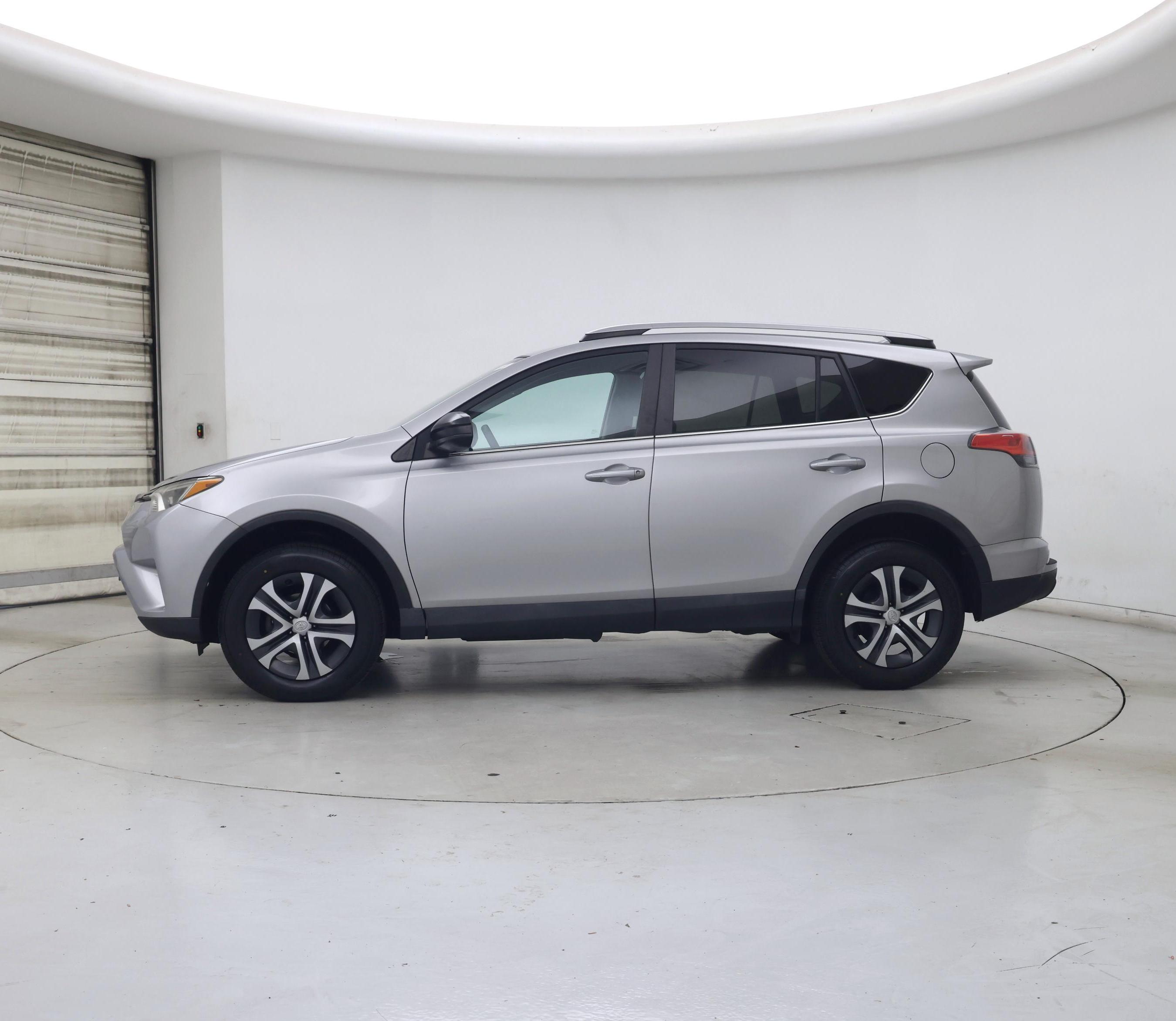 Thumbnail: 2017 Toyota RAV4 - 3