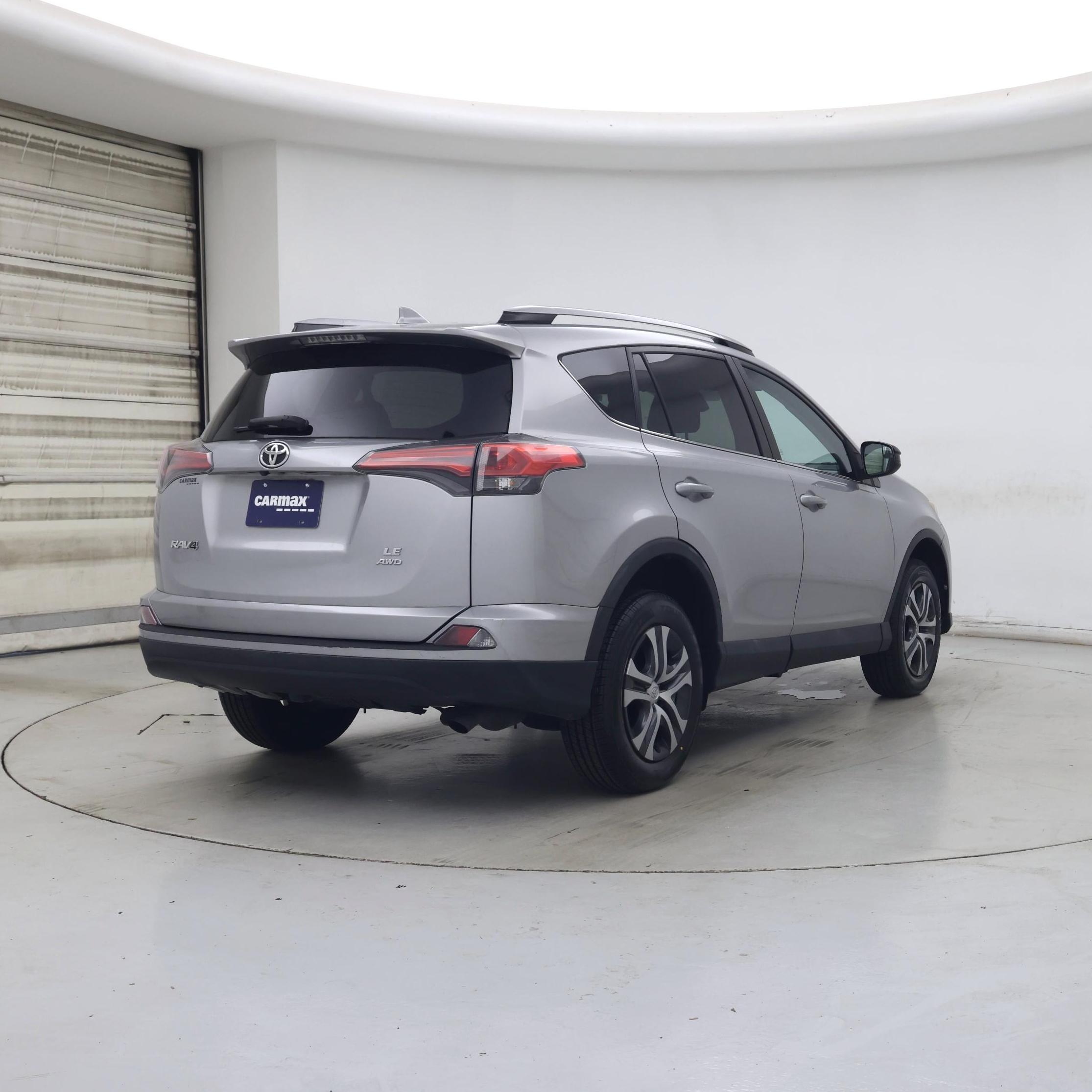 Thumbnail: 2017 Toyota RAV4 - 8