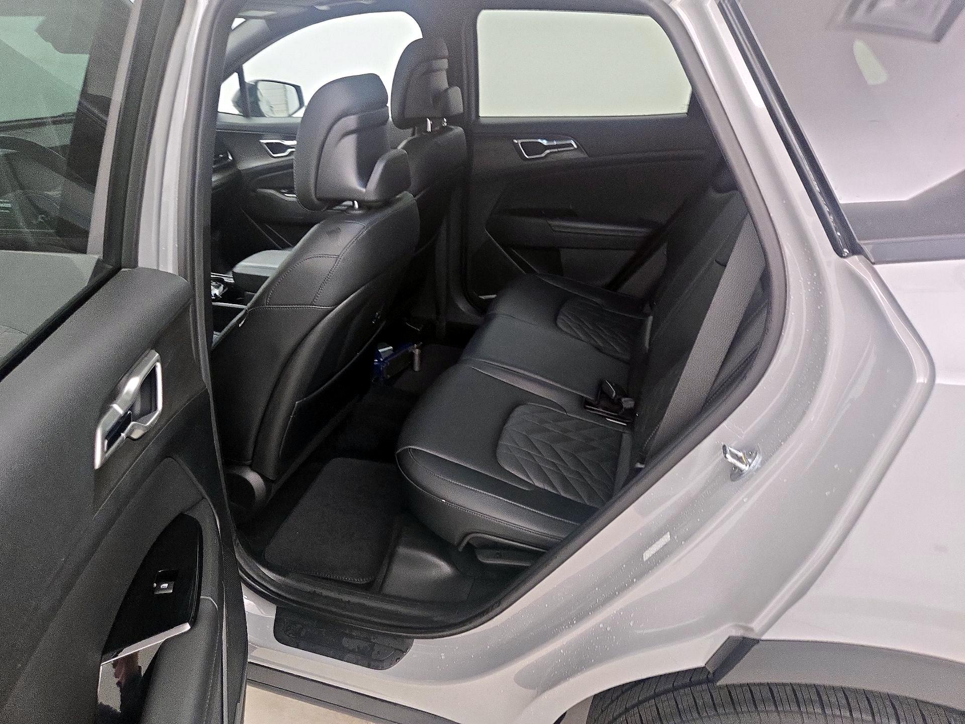 Thumbnail: 2023 Kia Sportage - 20