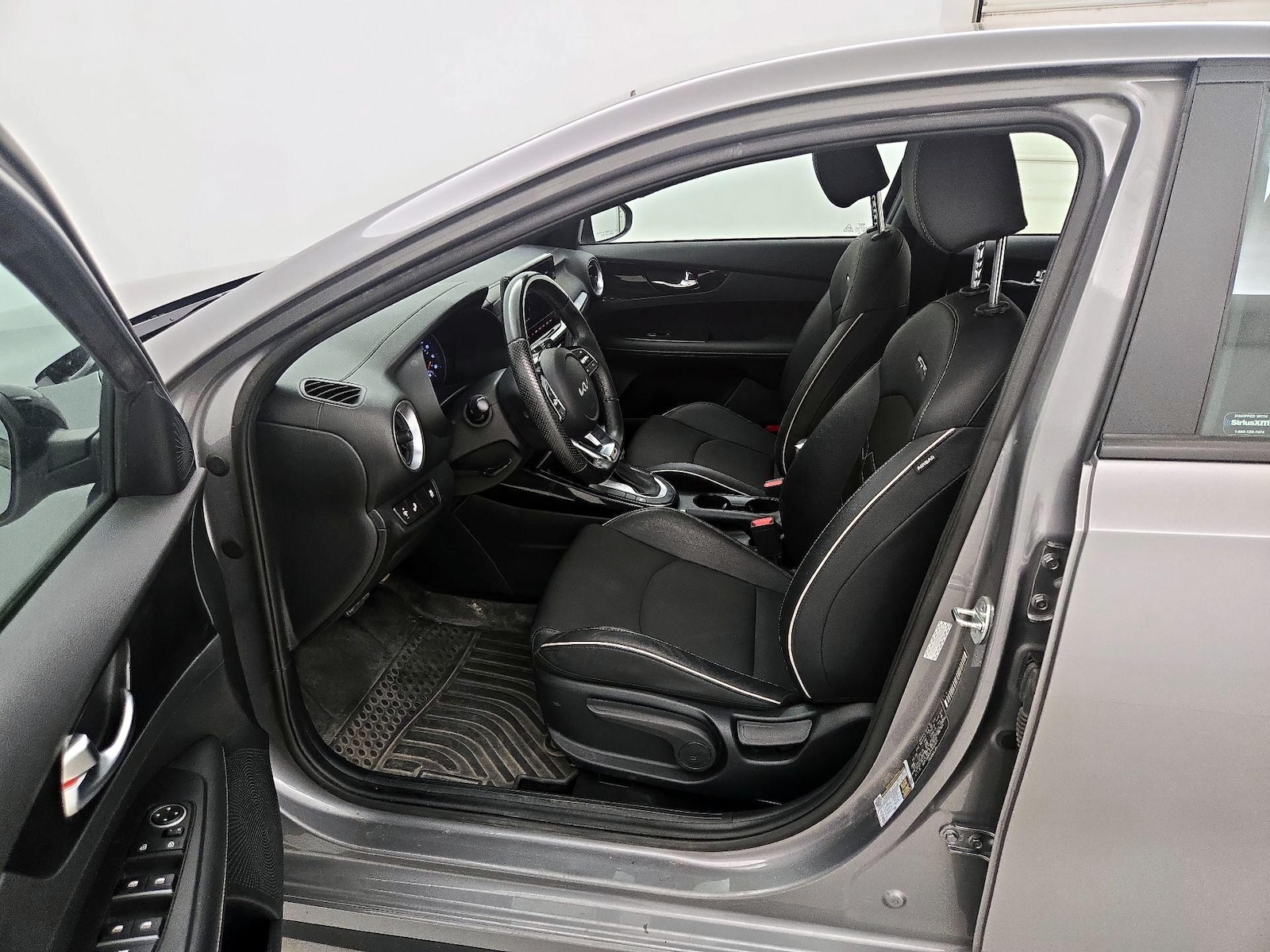 2023 Kia Forte GT-Line - Photo 12