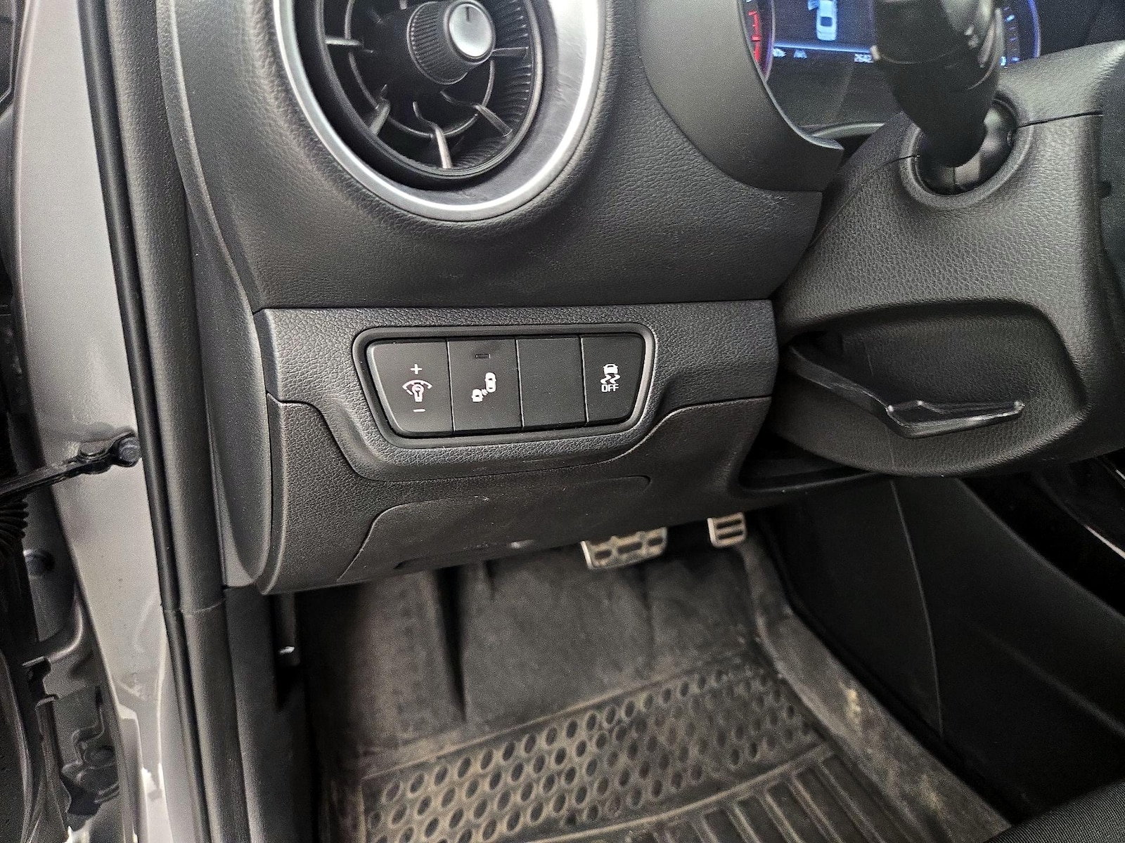 2023 Kia Forte GT-Line - Photo 14