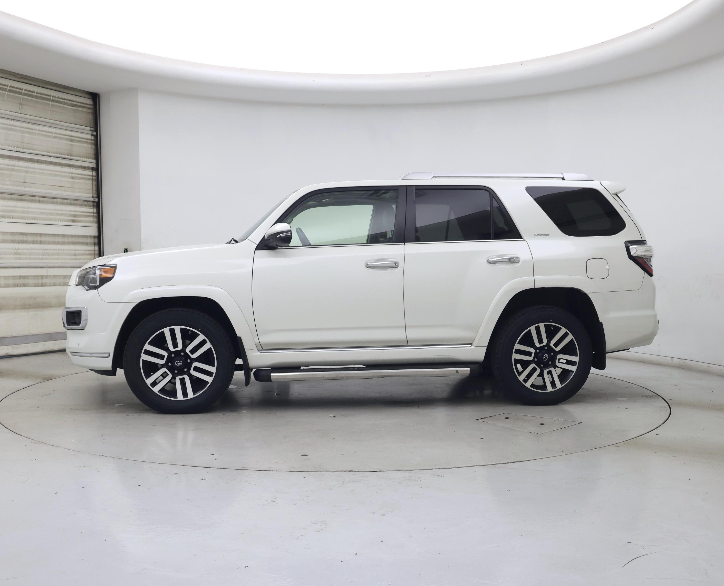 Thumbnail: 2018 Toyota 4Runner - 3