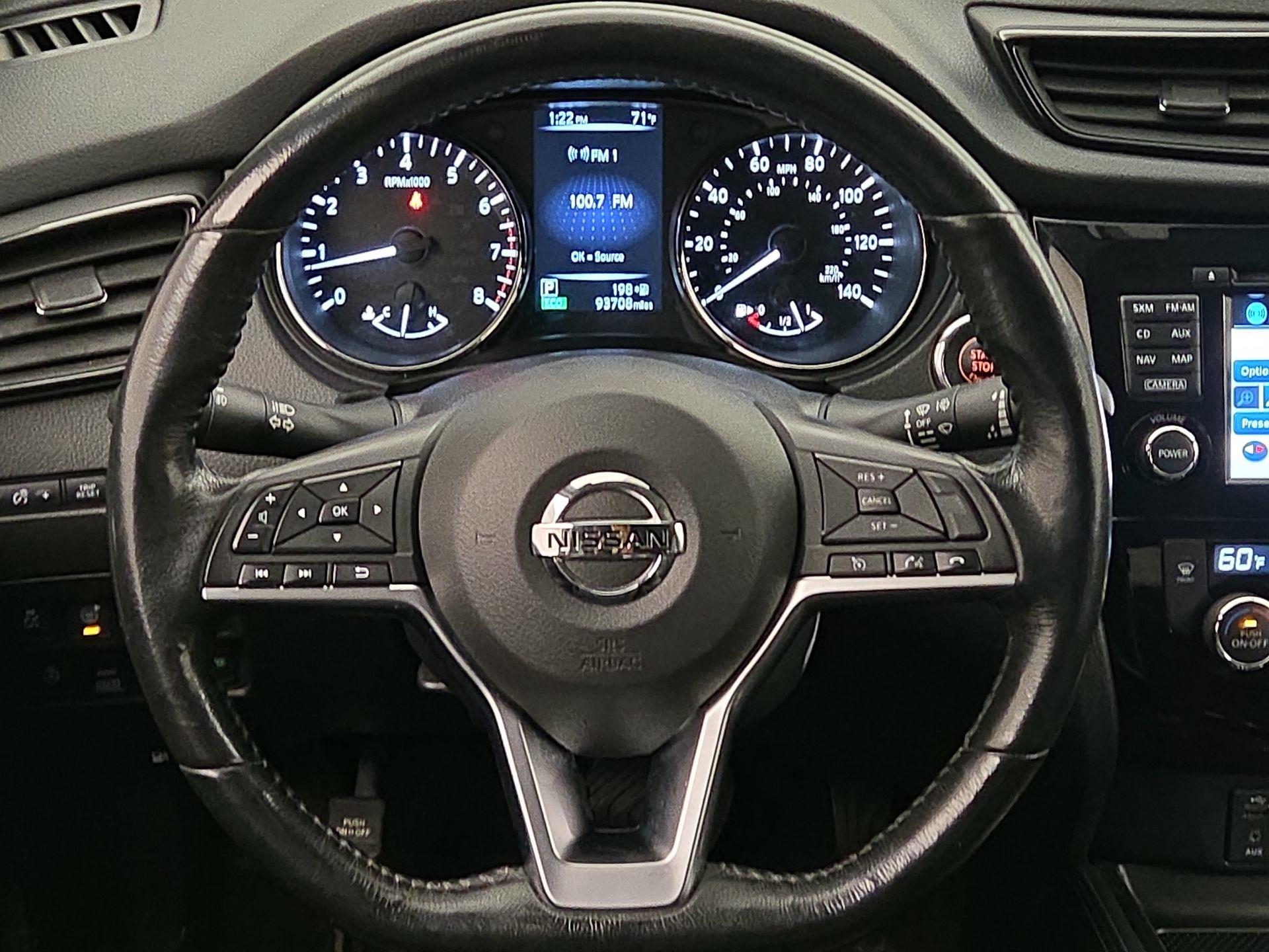 Thumbnail: 2017 Nissan Rogue - 10