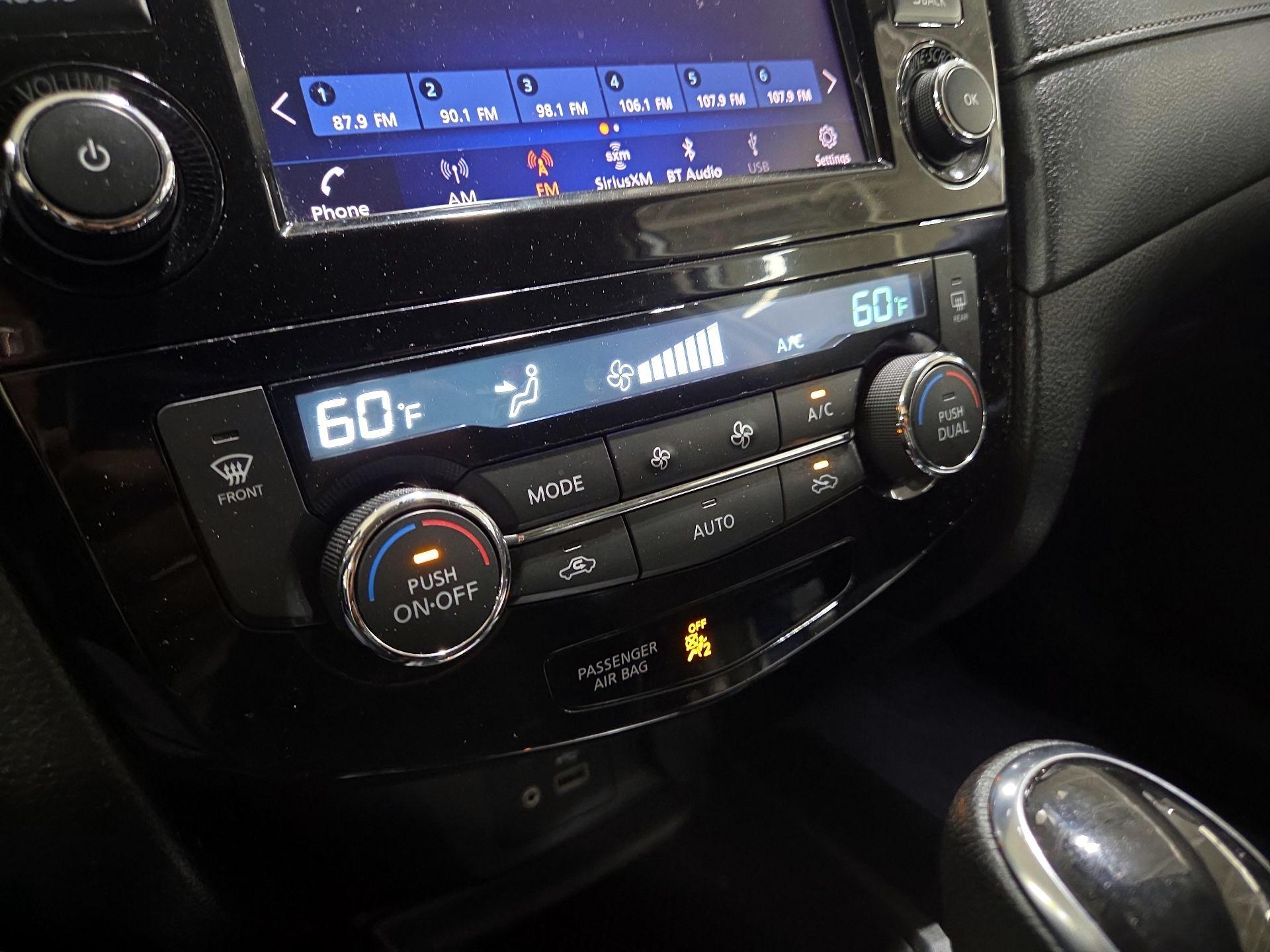 Thumbnail: 2019 Nissan Rogue - 16
