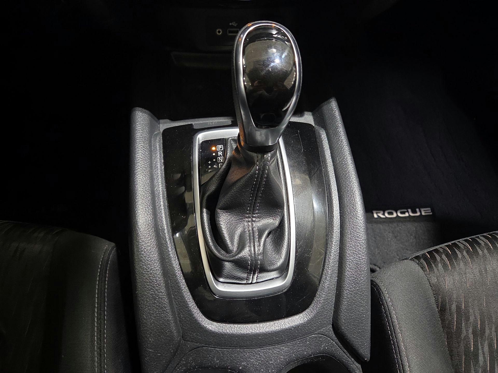 Thumbnail: 2019 Nissan Rogue - 17
