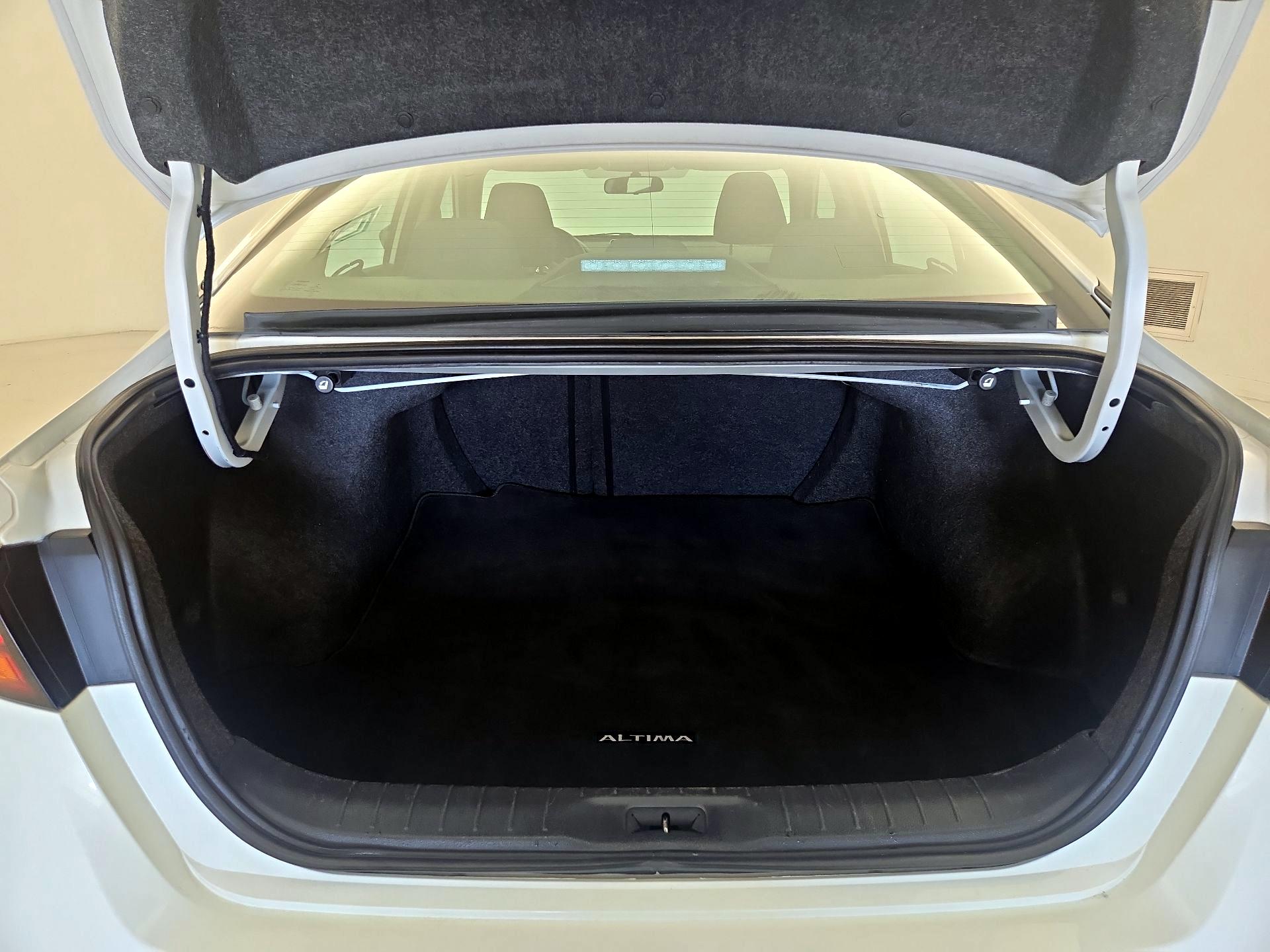 Thumbnail: 2020 Nissan Altima - 20