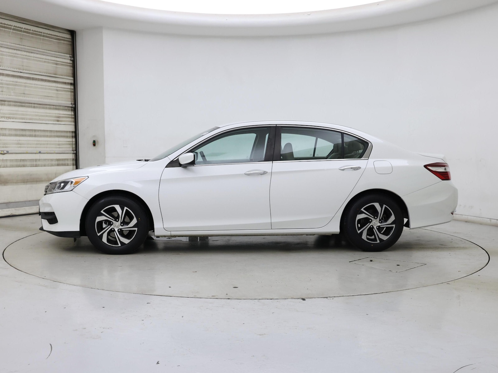 2017 Honda Accord LX - Photo 4